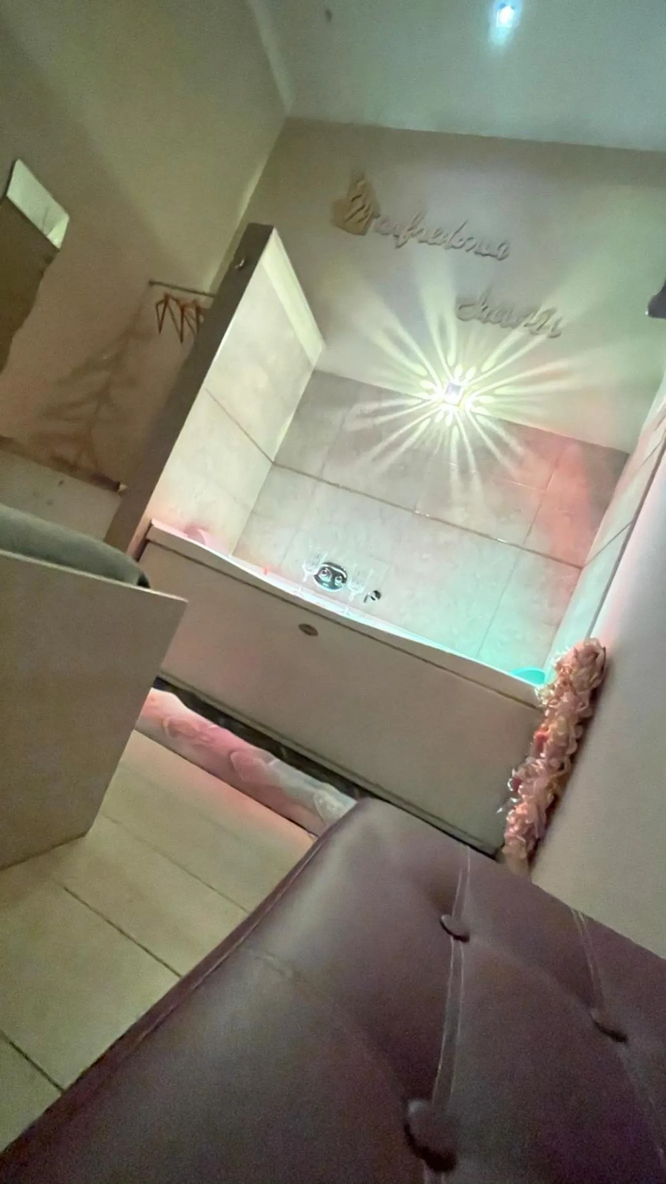 Photo of the whole room in ManfredoniaJacuzzi