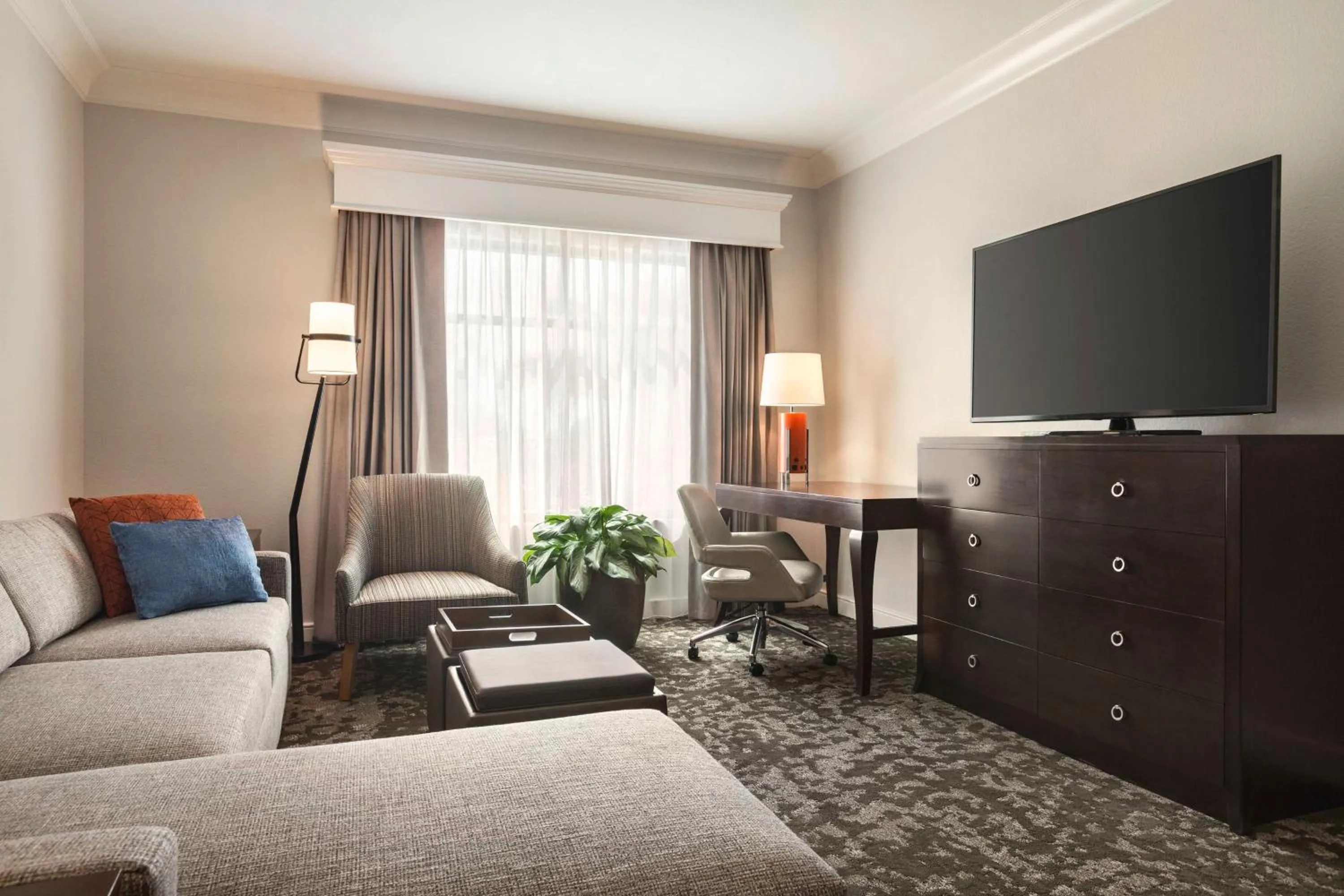 Bedroom in Embassy Suites by Hilton Orlando Lake Buena Vista South