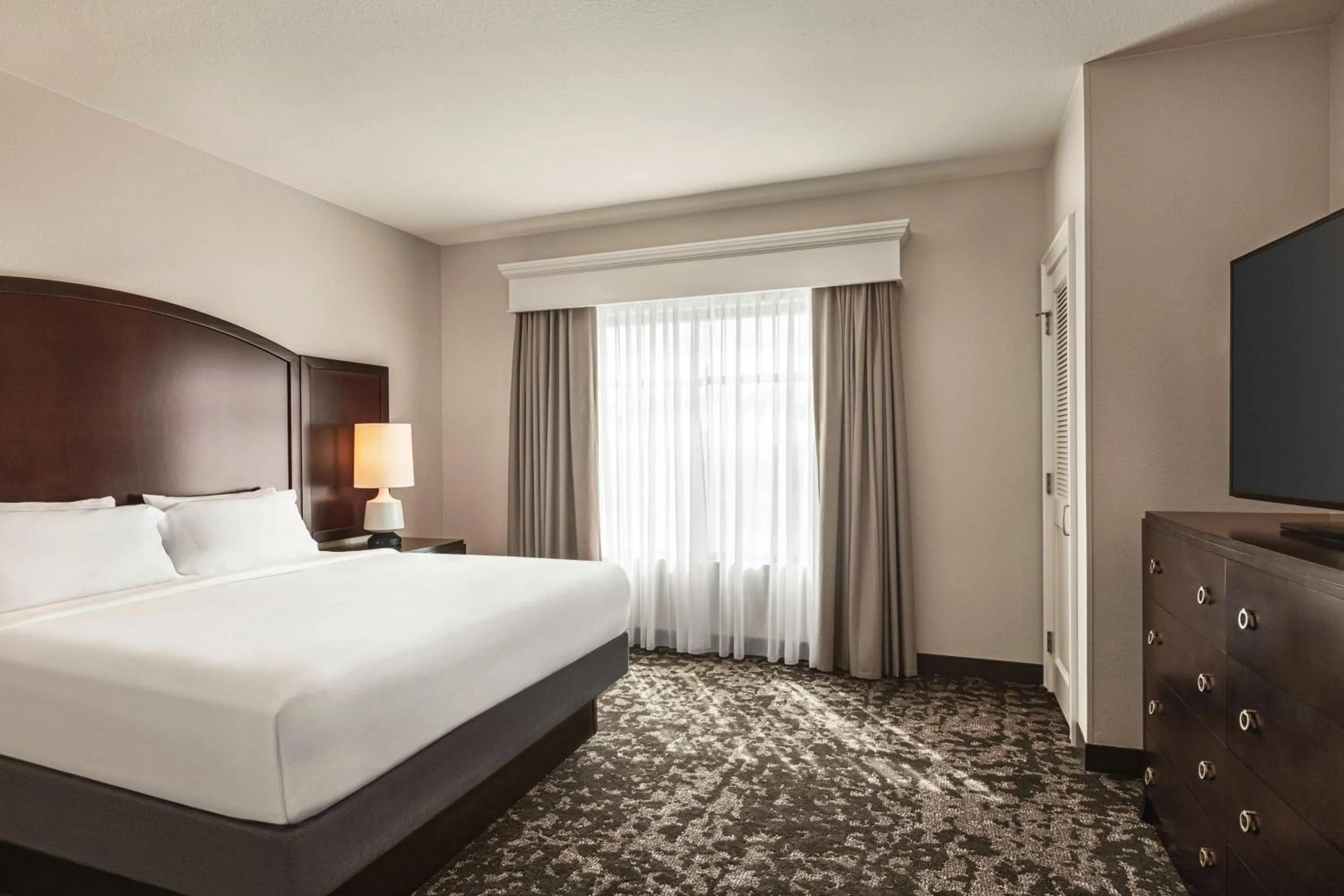 Bed in Embassy Suites by Hilton Orlando Lake Buena Vista South