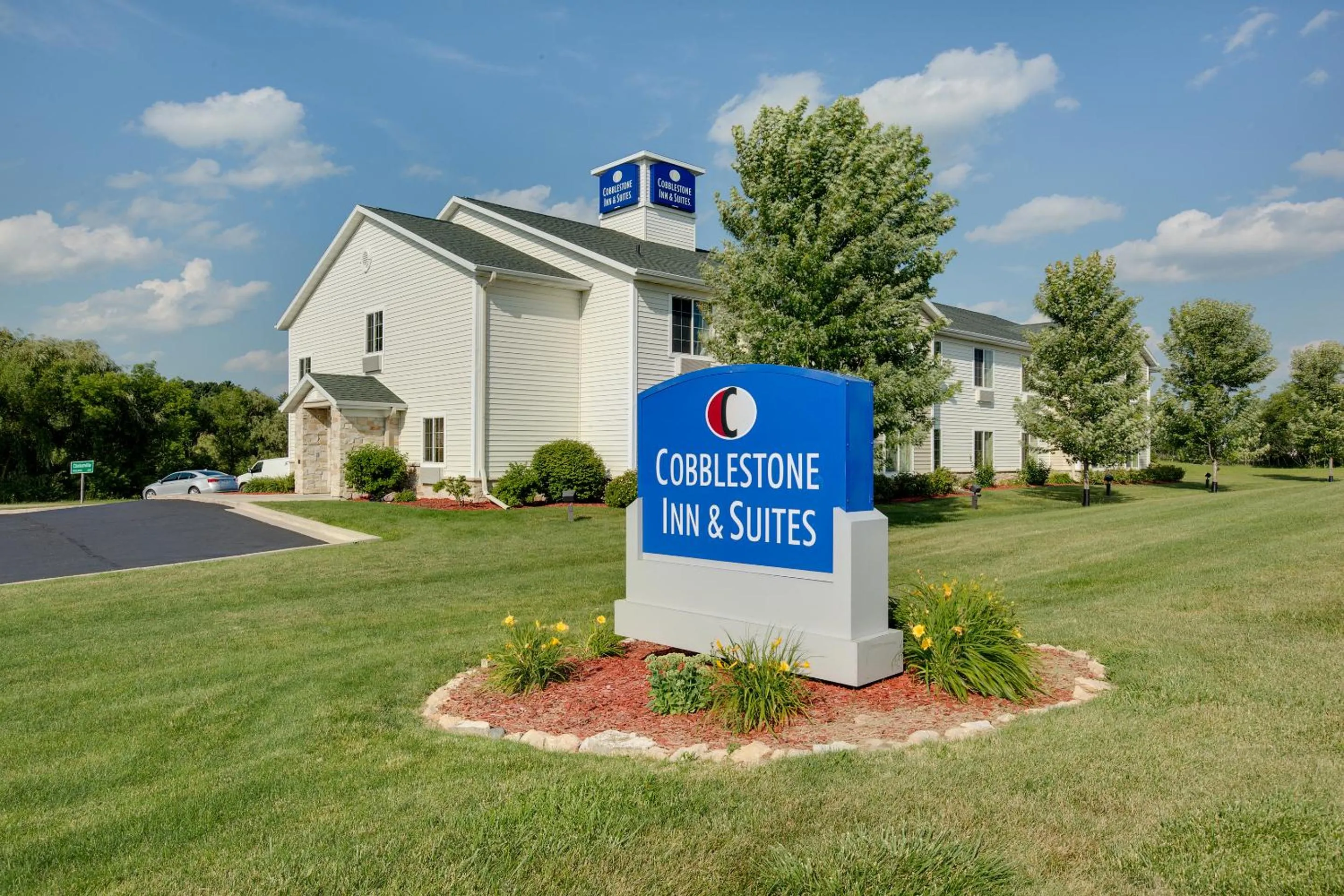 Property building in Cobblestone Inn & Suites - Clintonville