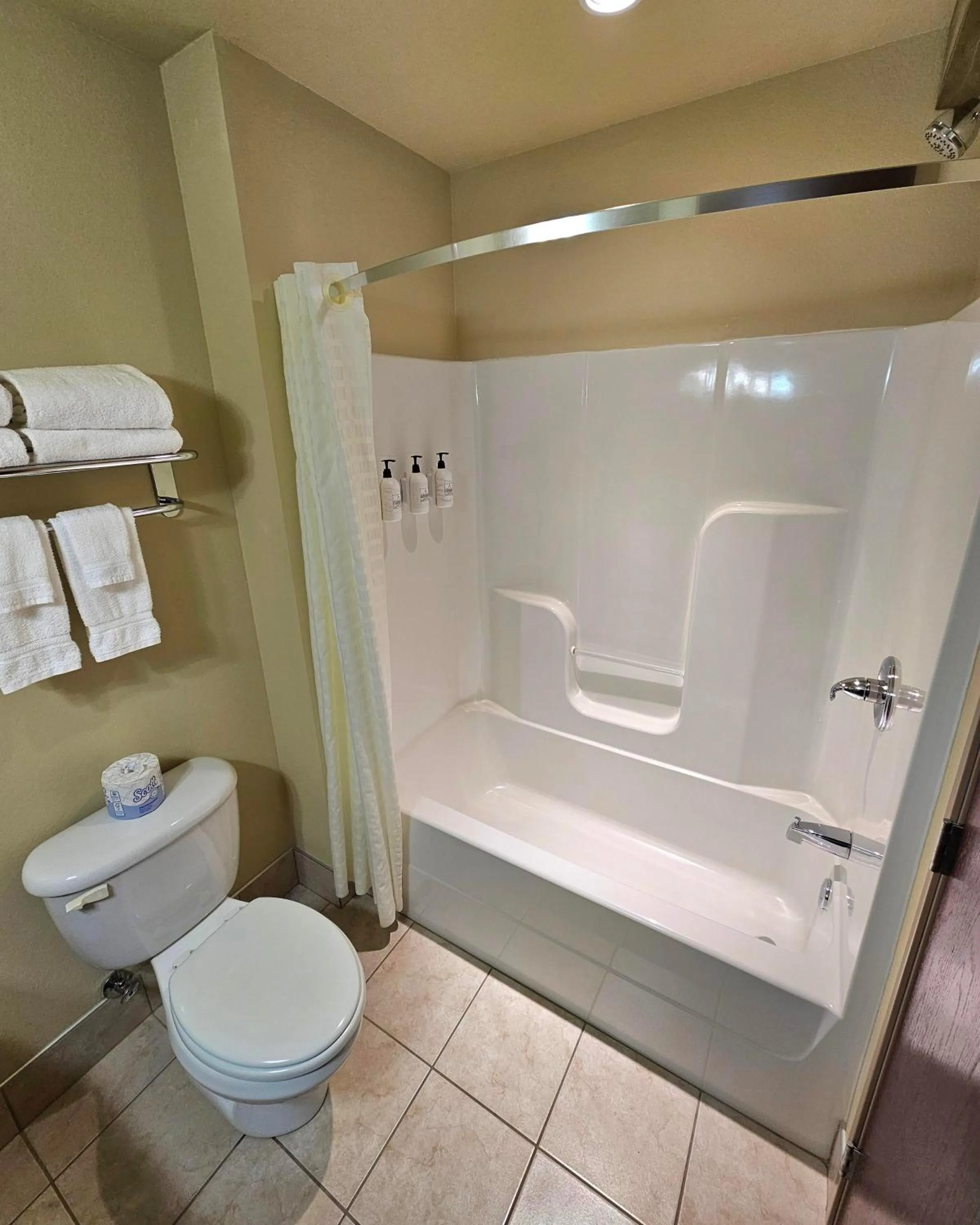 Bathroom in Cobblestone Inn & Suites - Clintonville