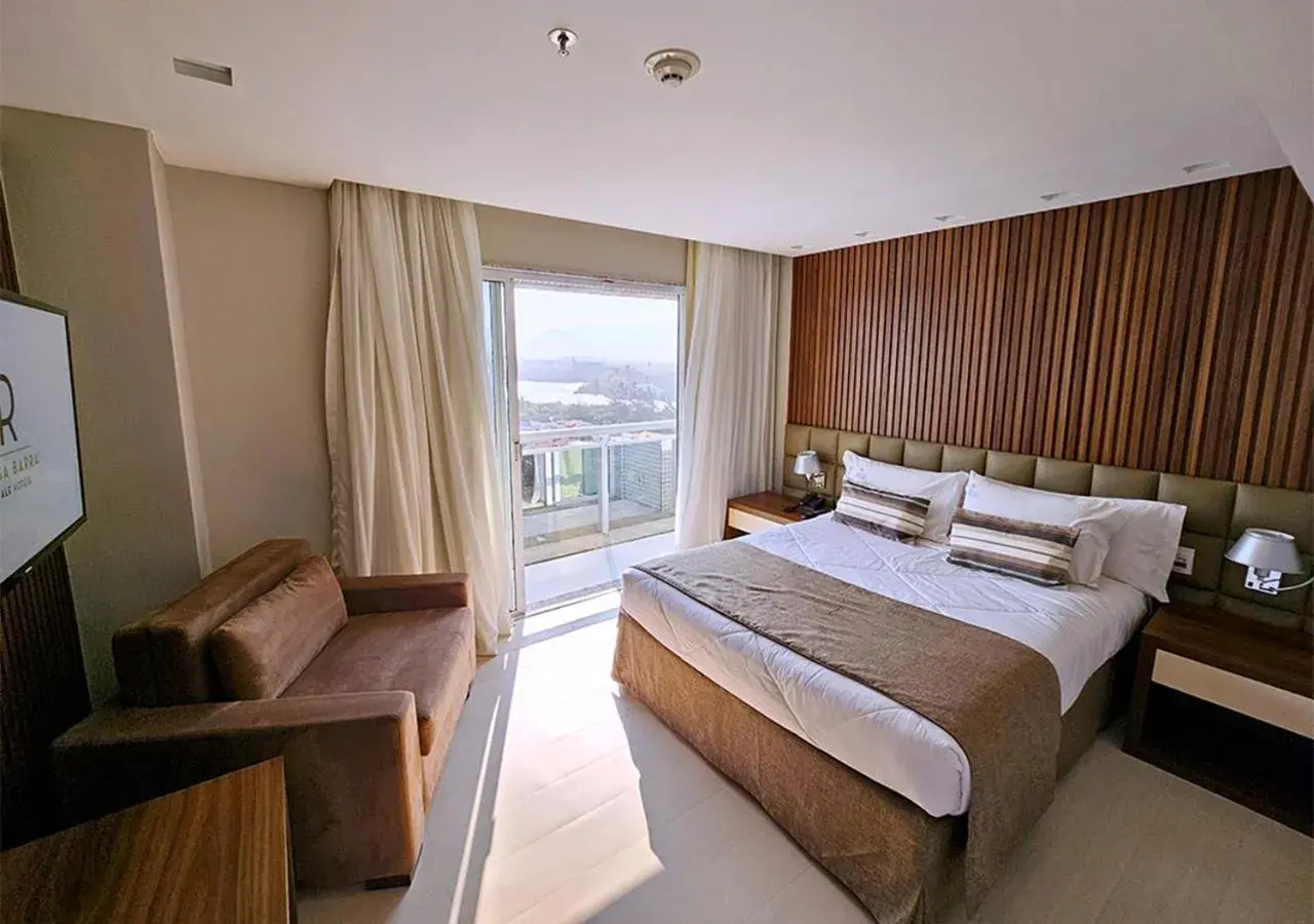 Master Suite with Front Ocean View and Balcony in Riale Brisa Barra Master Suite with Front Ocean View and Balcony in Riale Brisa Barra