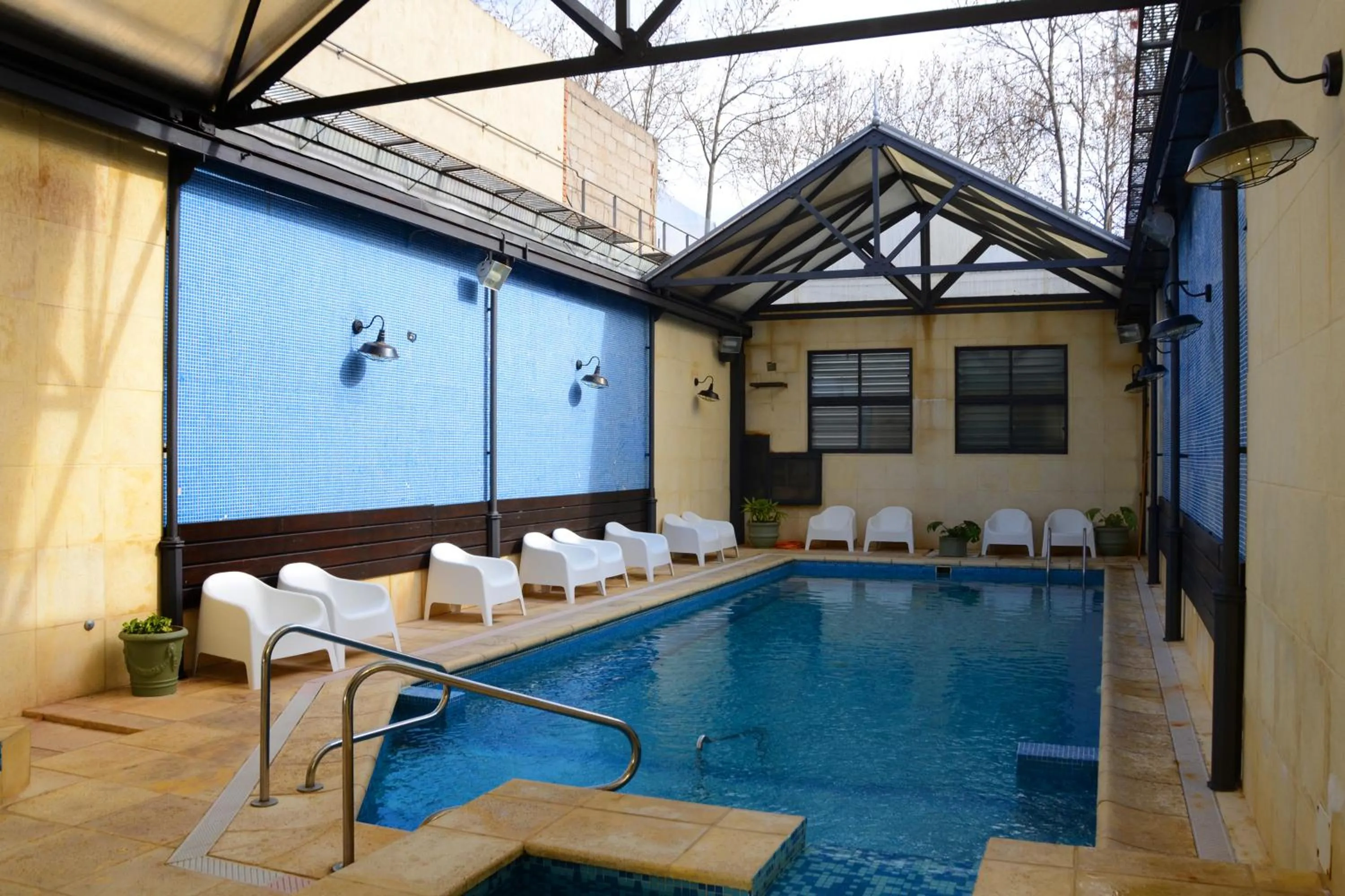 Swimming pool in Hotel Leoncia