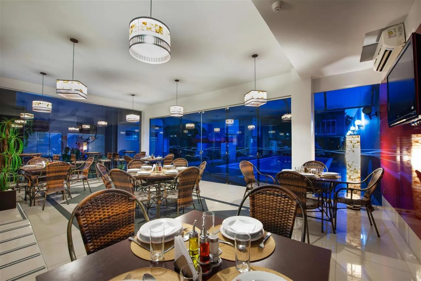 Restaurant/places to eat in Hotel 365