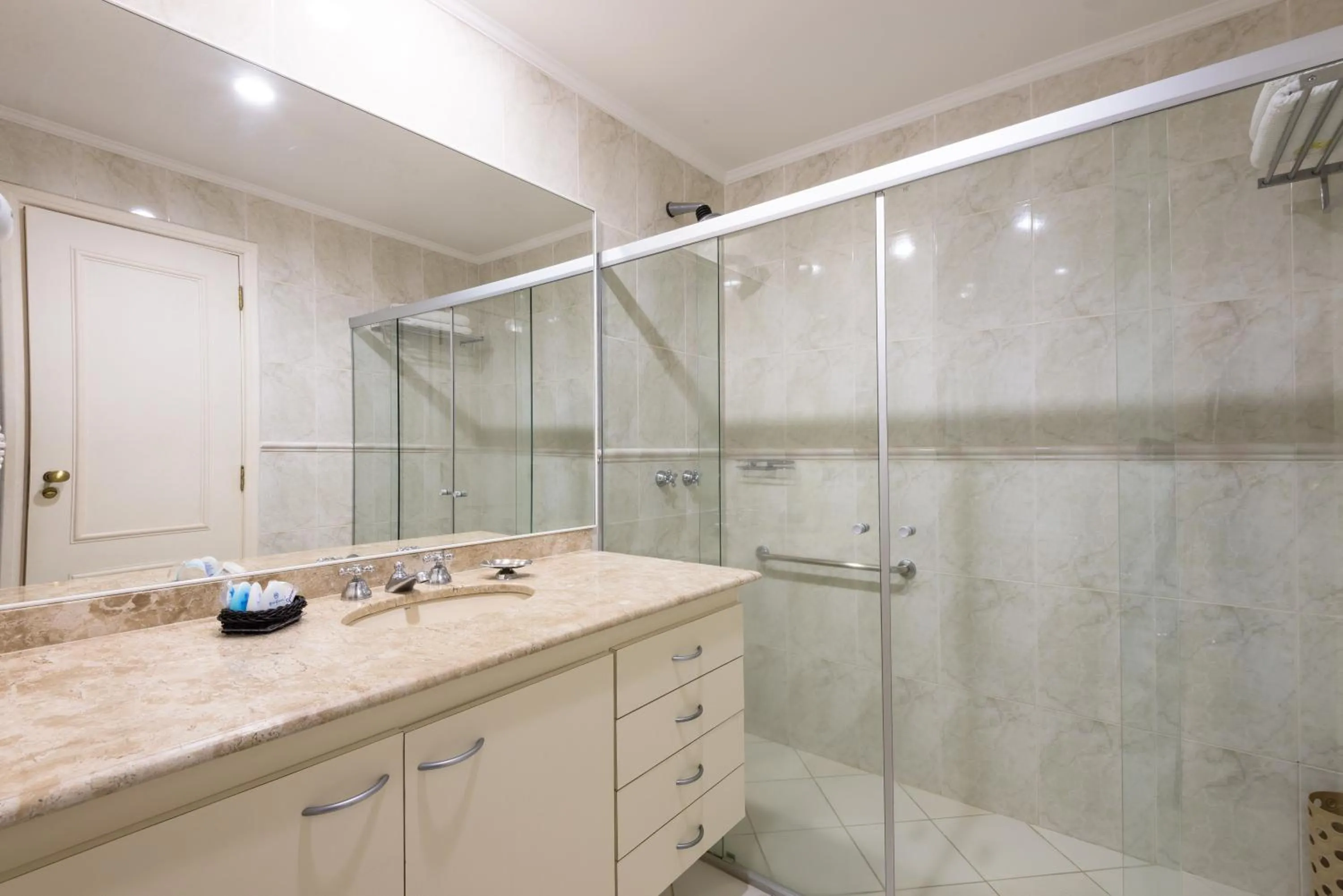 Shower in Hotel Guarany