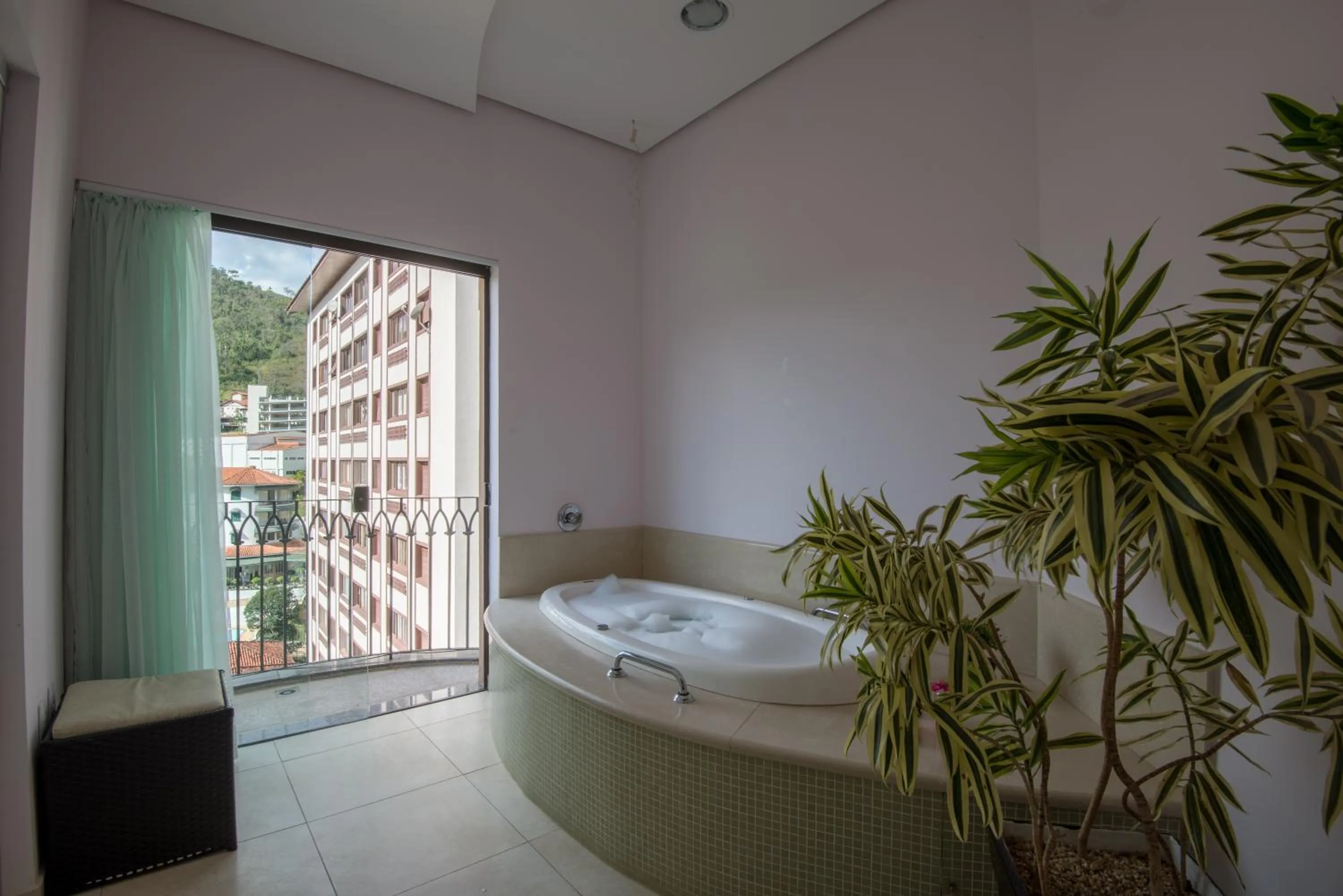 Hot Tub, Bed in Hotel Guarany