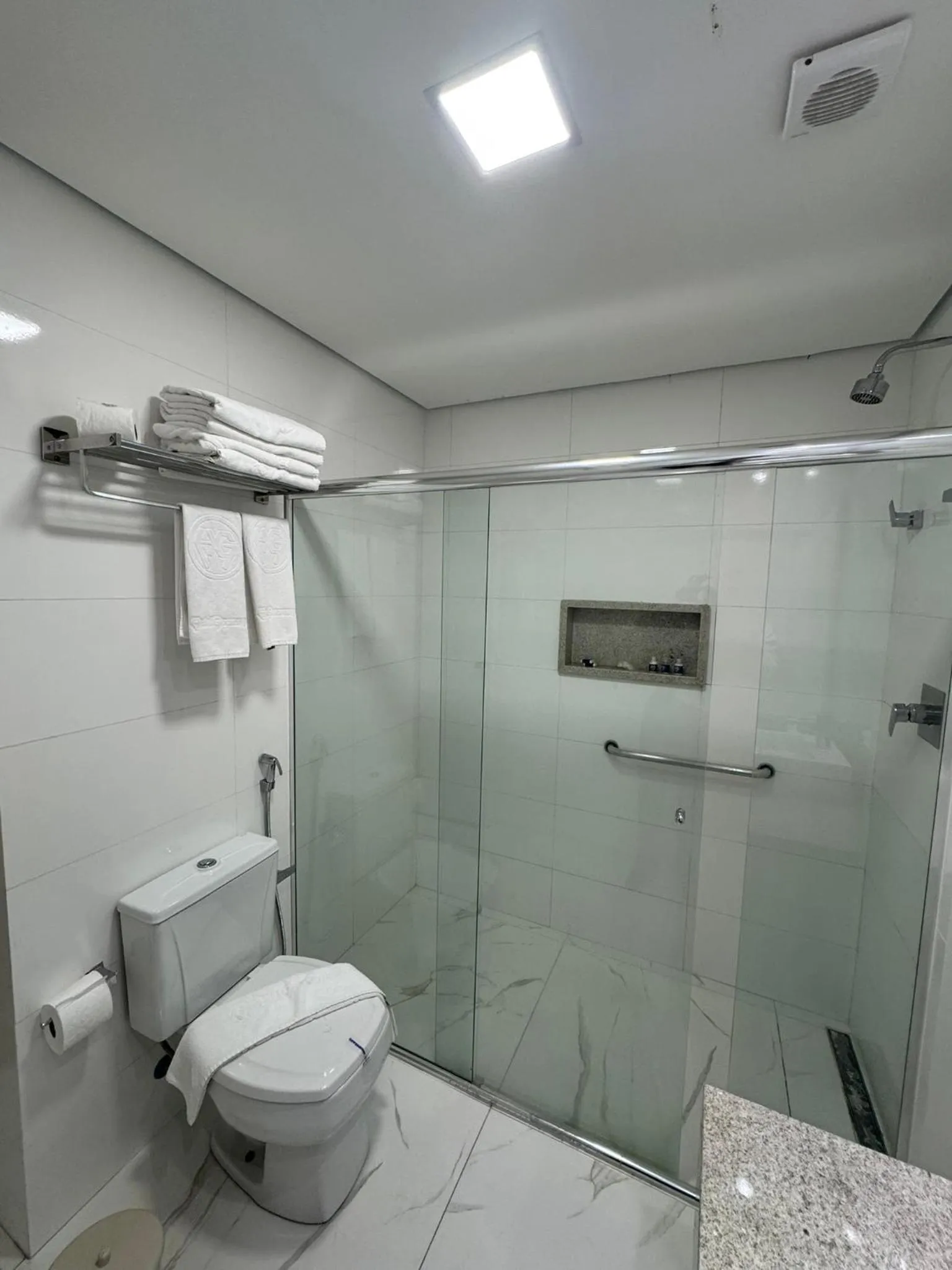 Shower in Hotel Guarany