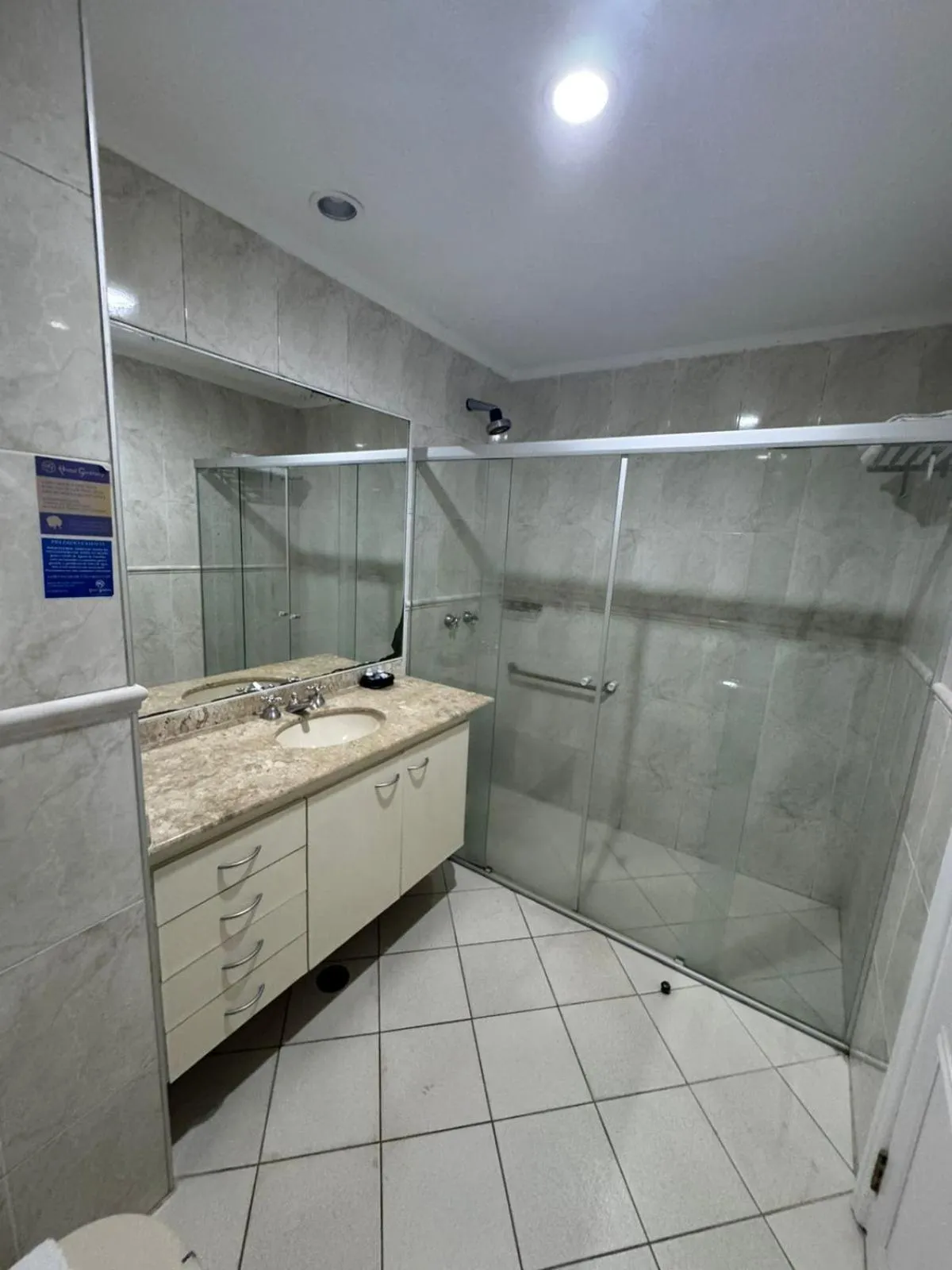 Bathroom in Hotel Guarany