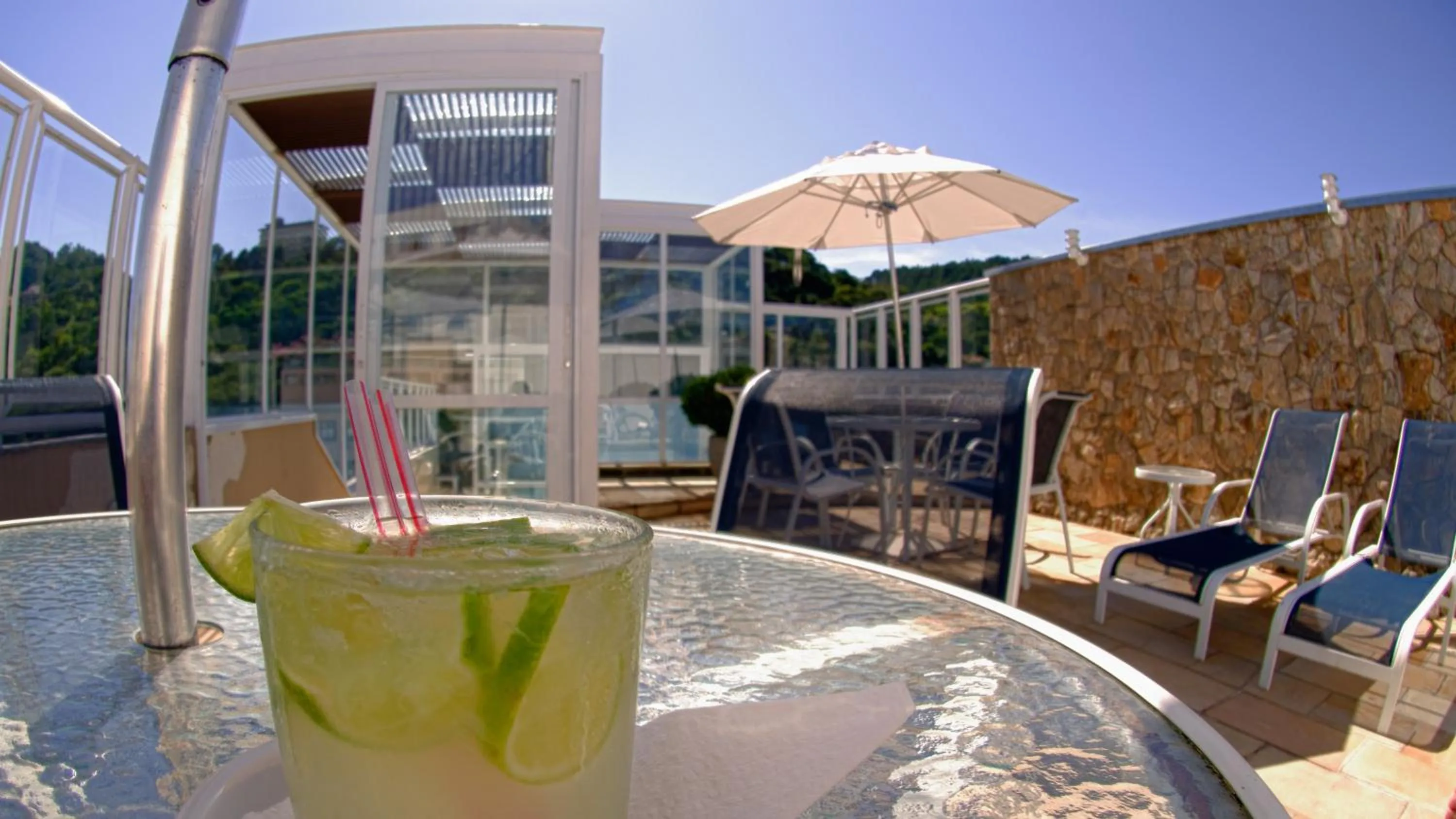 Swimming pool in Cordilheira Hotel