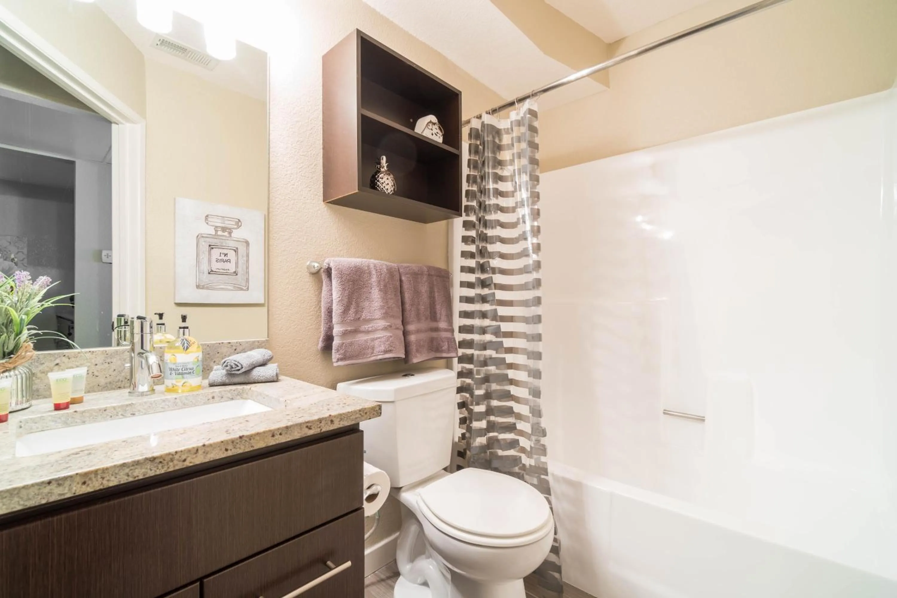 Bathroom in Integrity - Real Hollywood Experience