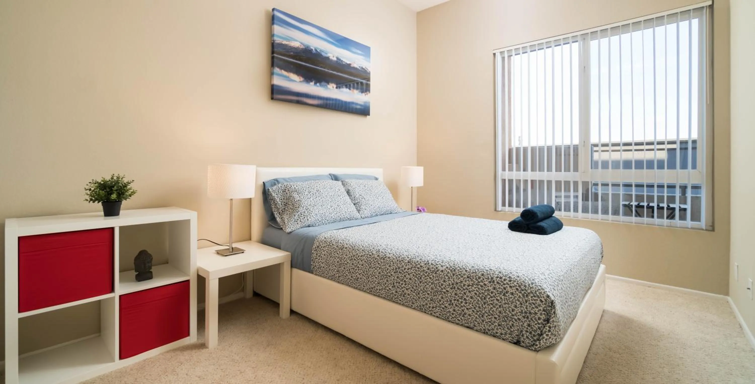 Bed in Integrity - Real Hollywood Experience