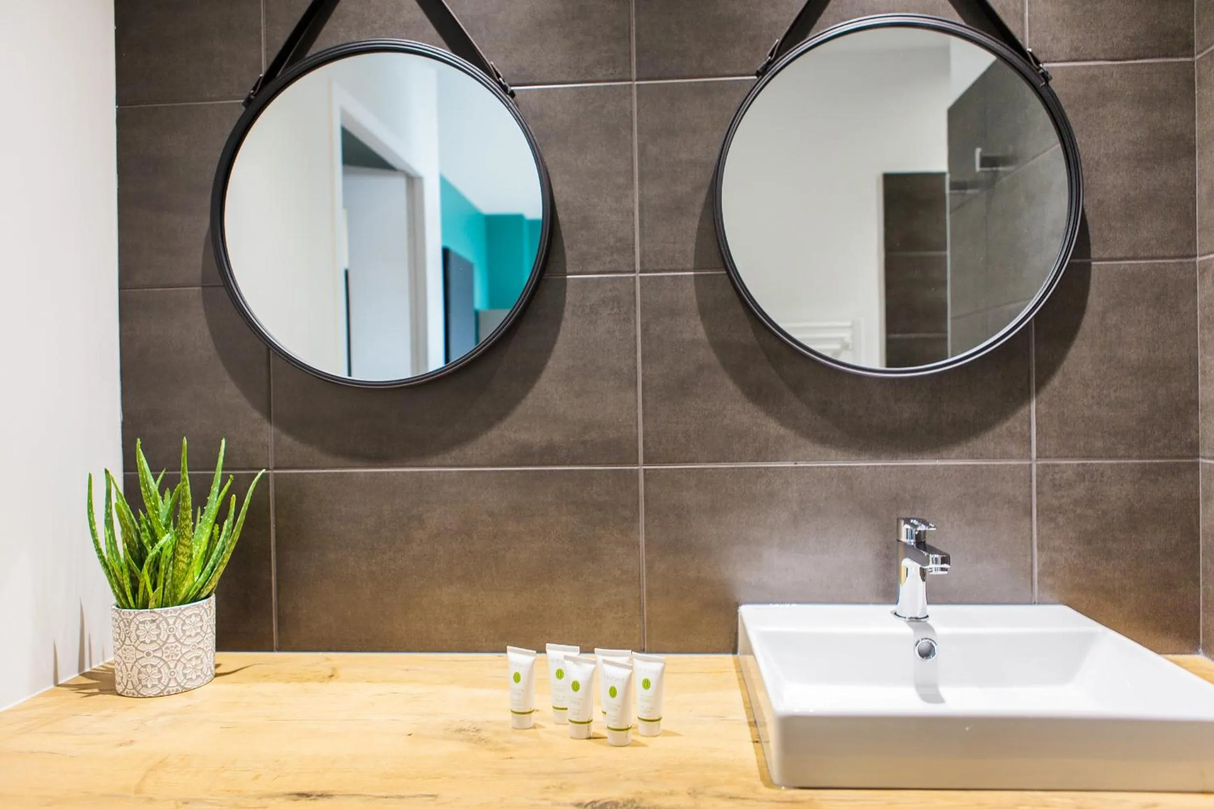 Bathroom in Château de Tauzies, The Originals Relais