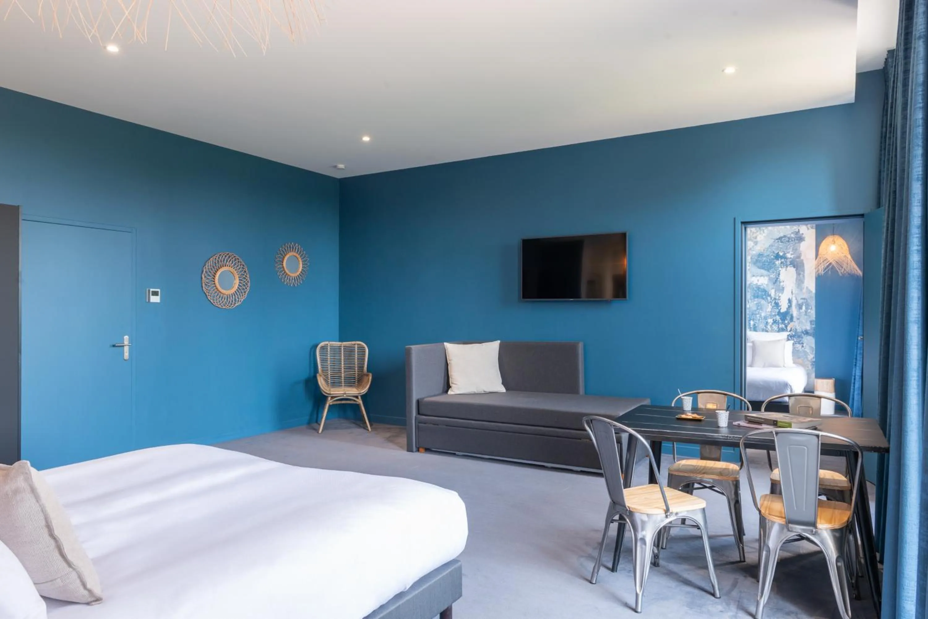 Bed in Château de Tauzies, The Originals Relais