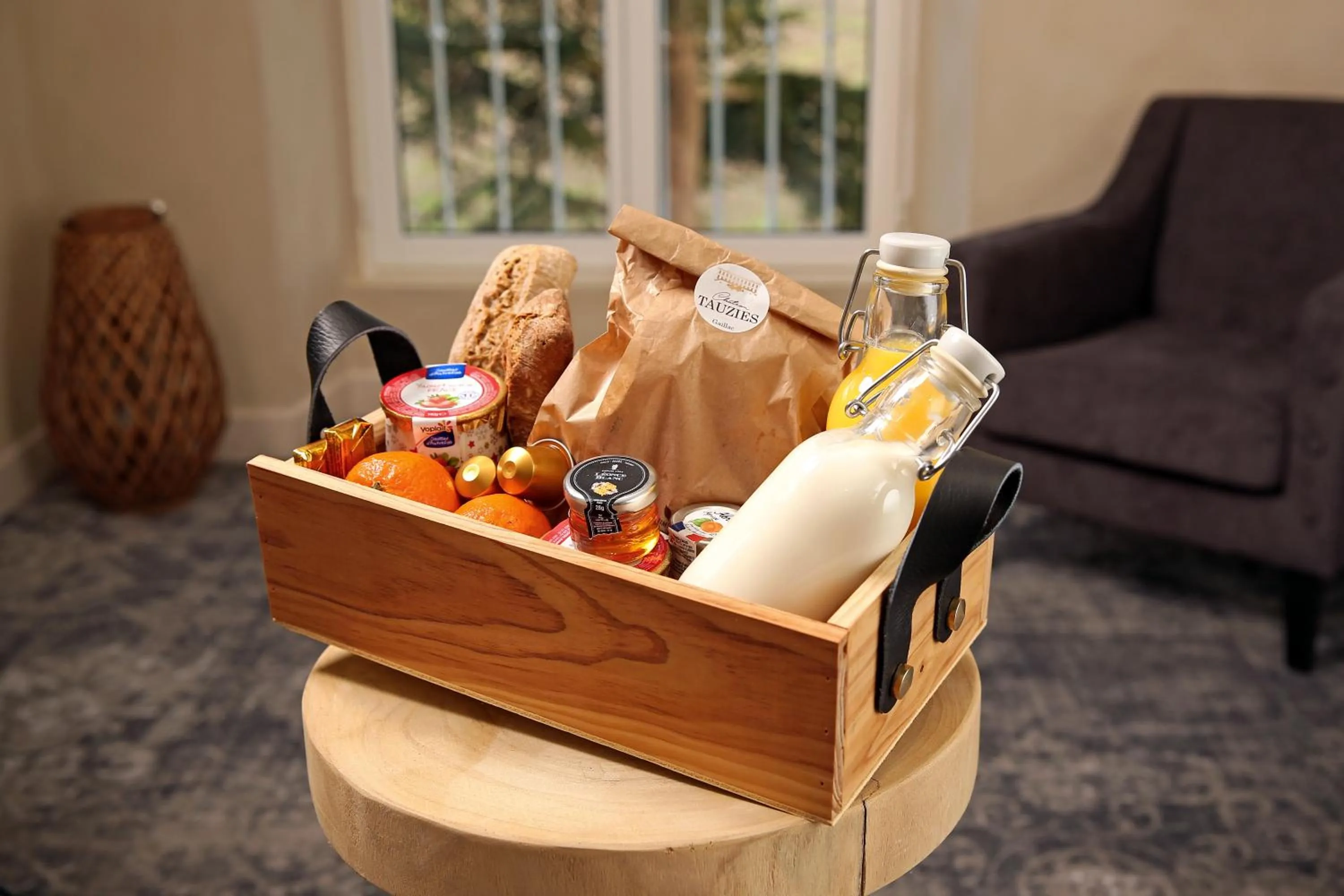 Breakfast in Château de Tauzies, The Originals Relais