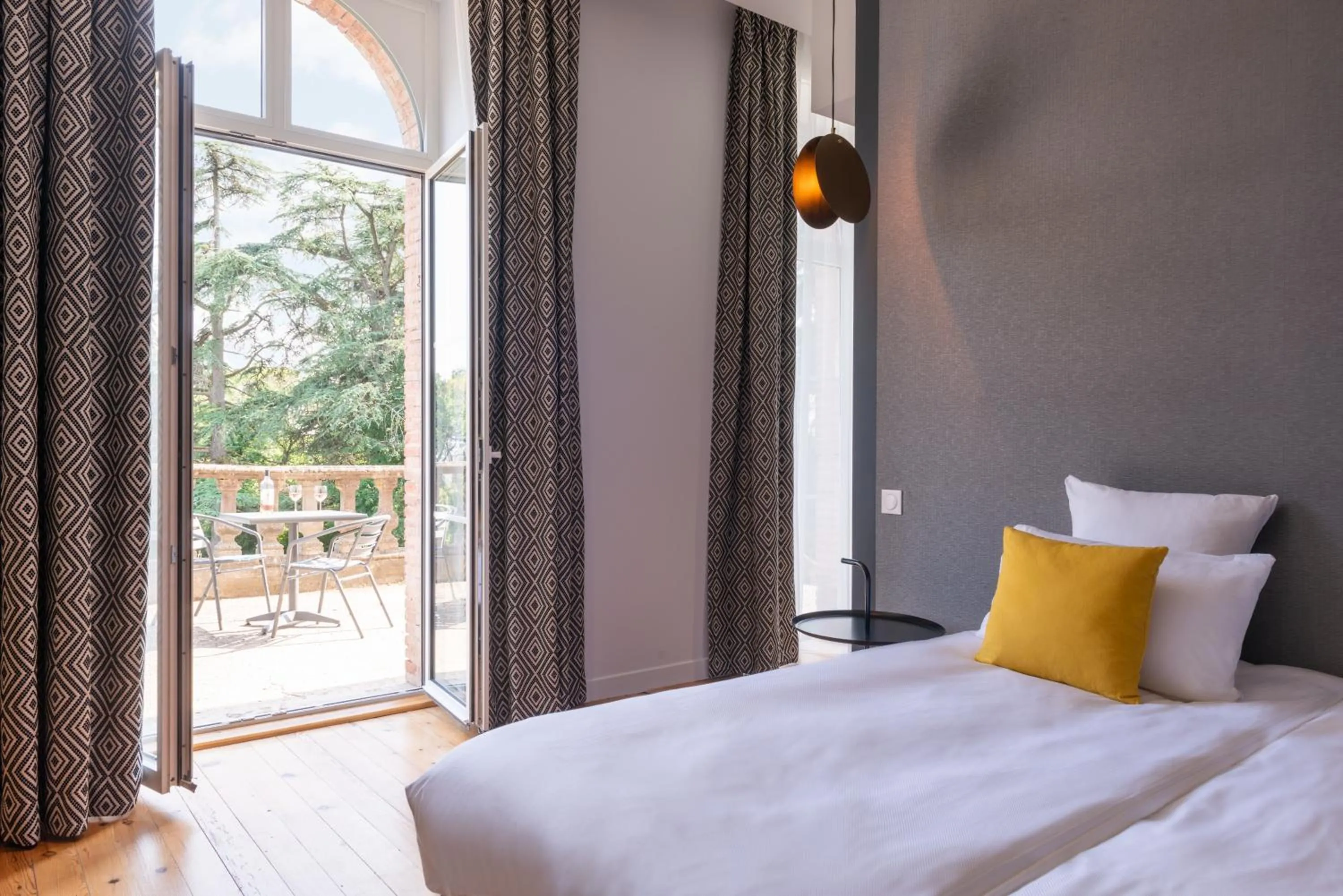 Photo of the whole room, Bed in Château de Tauzies, The Originals Relais