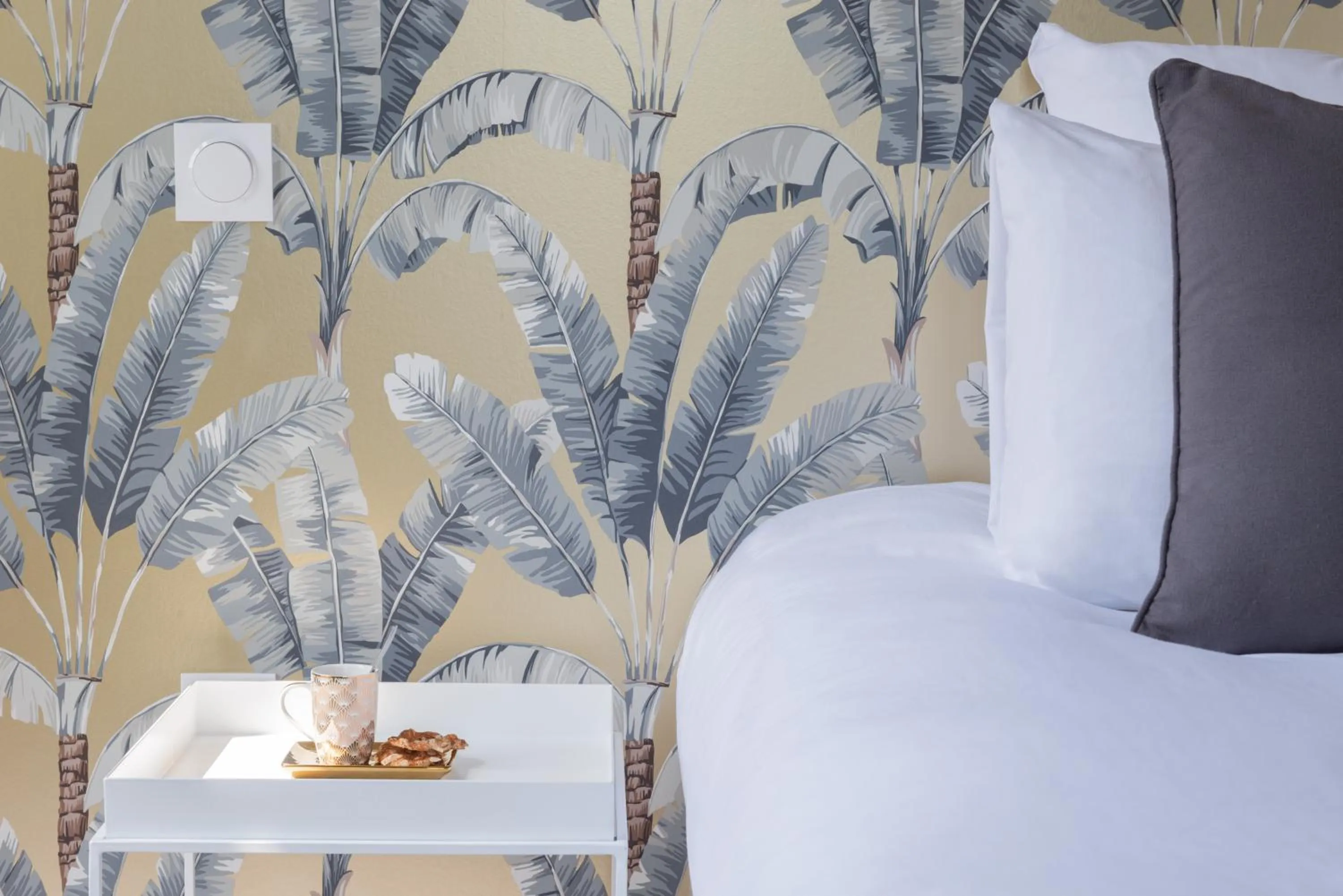 Bed in Château de Tauzies, The Originals Relais