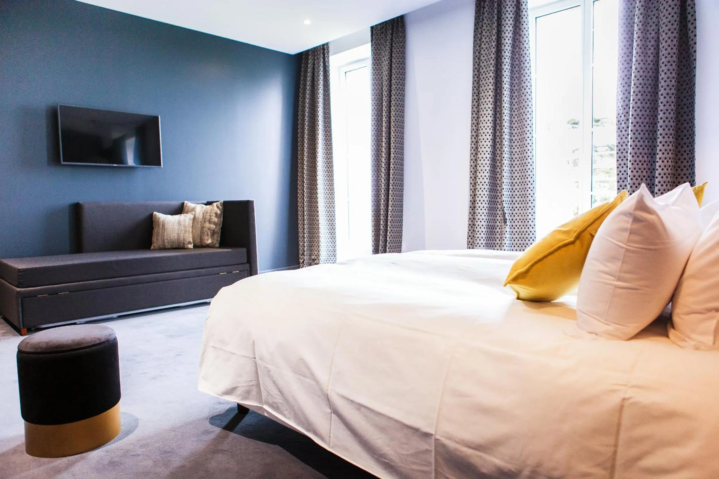 Photo of the whole room, Bed in Château de Tauzies, The Originals Relais