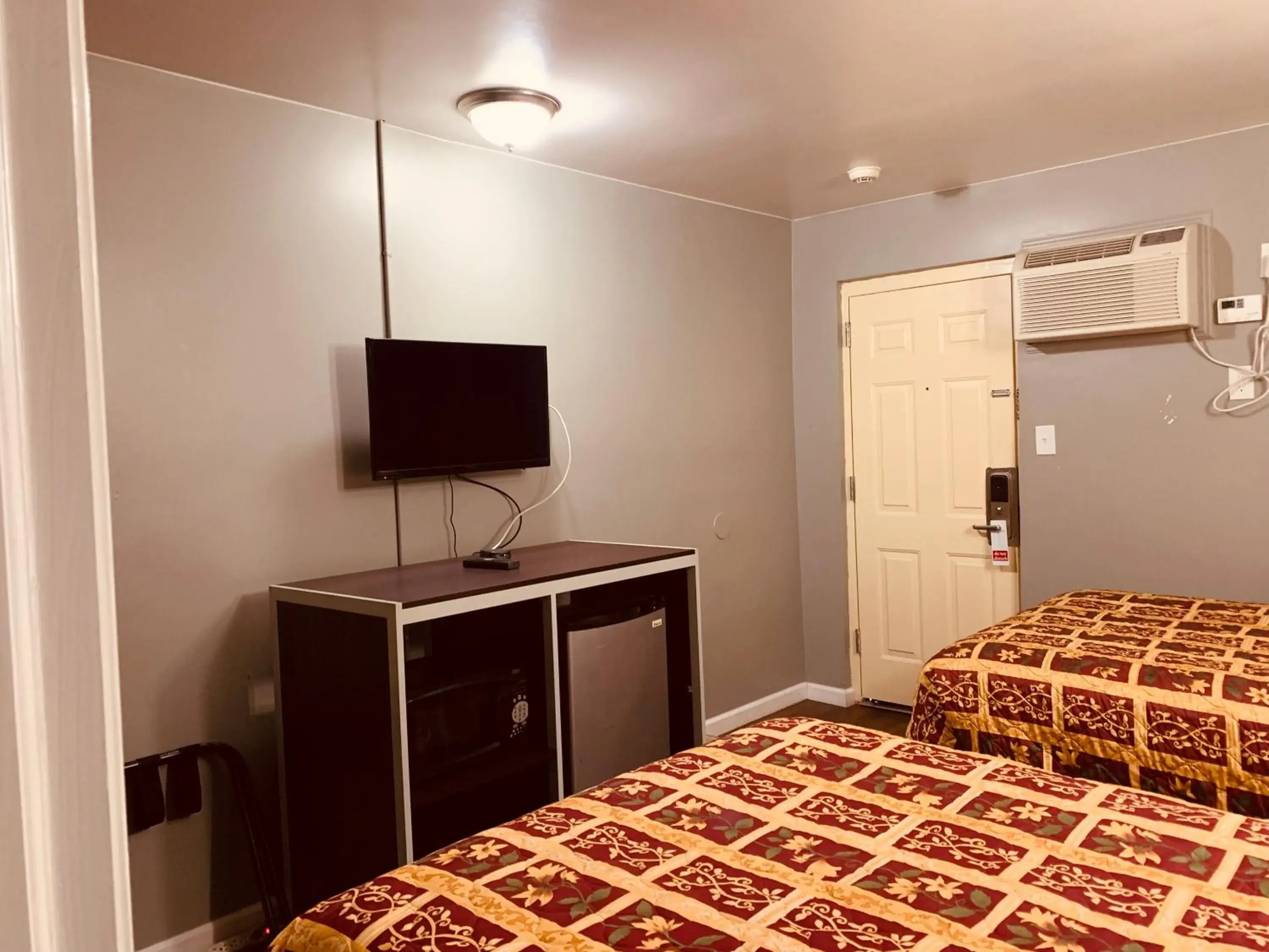 Double Room in Red Carpet Inn - Norristown Double Room in Red Carpet Inn - Norristown