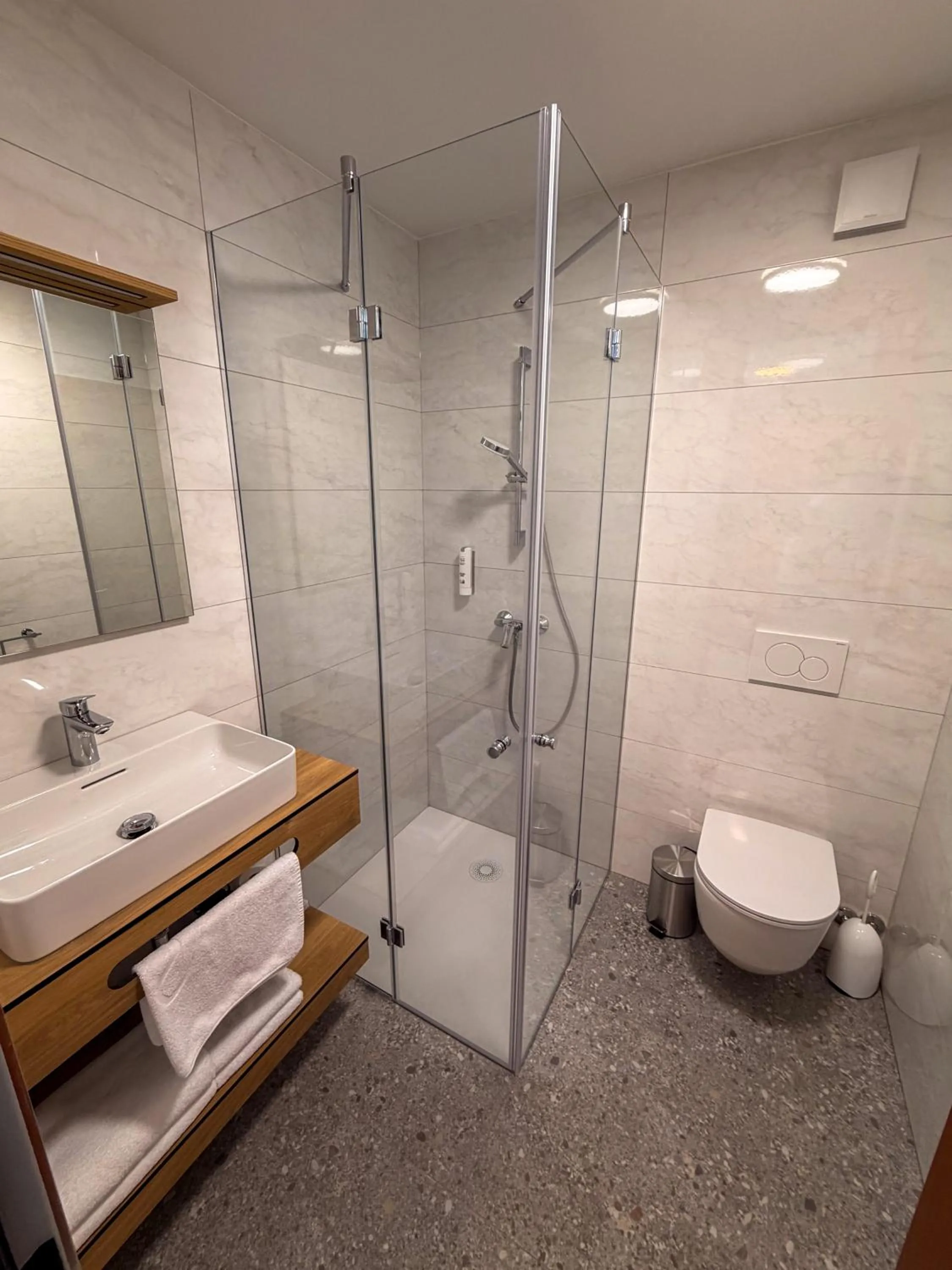 Shower in Hotel Tripič, restaurant and pizzeria