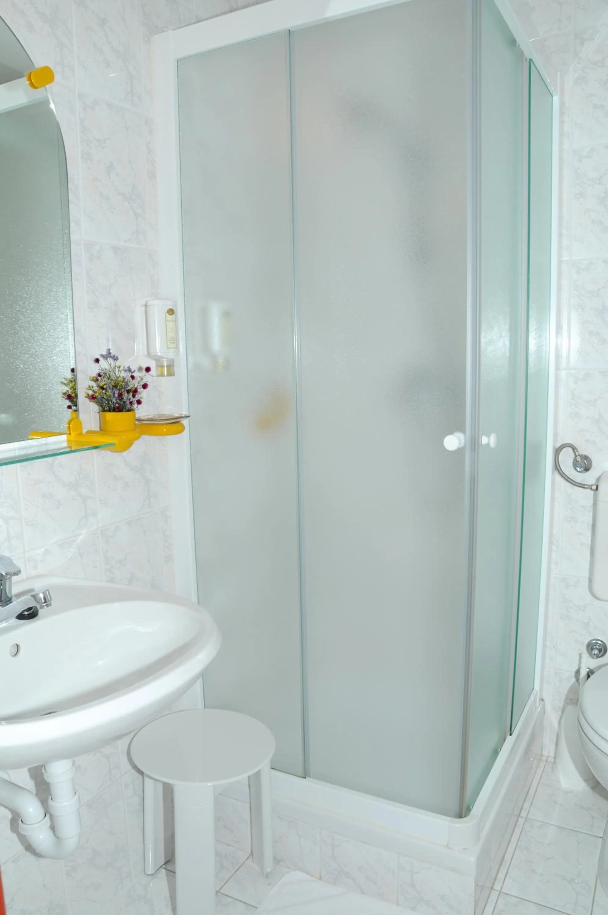 Bathroom in Hotel Tripič, restaurant and pizzeria