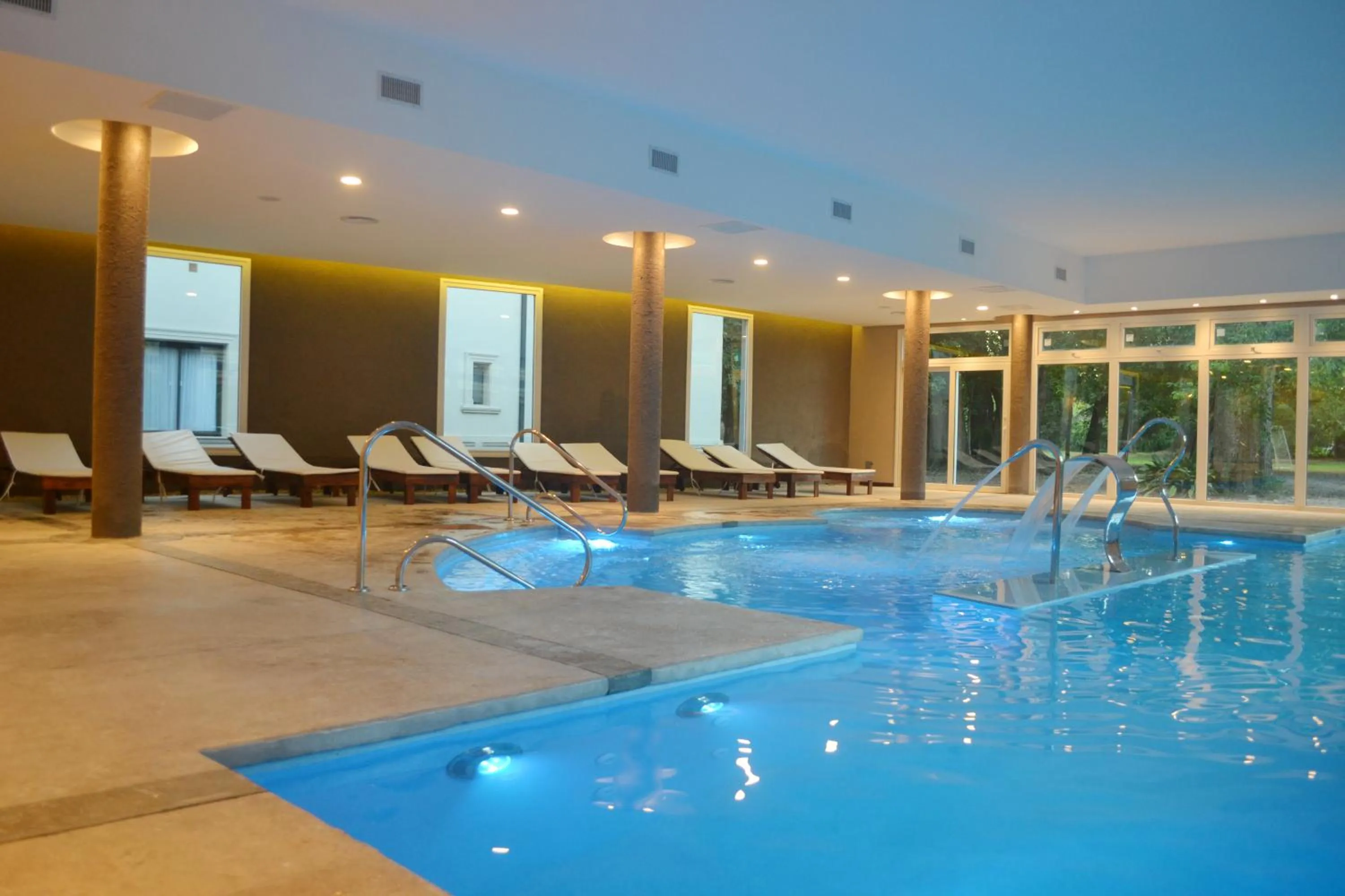 Swimming pool in Howard Johnson Resort & Spa Escobar