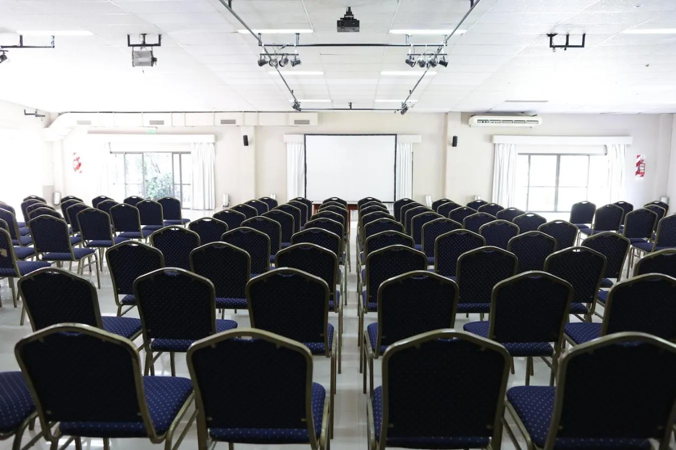 Meeting/conference room in Howard Johnson Resort & Spa Escobar
