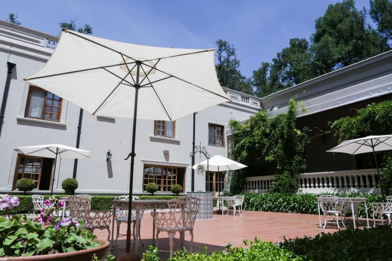 Inner courtyard view in Howard Johnson Resort & Spa Escobar