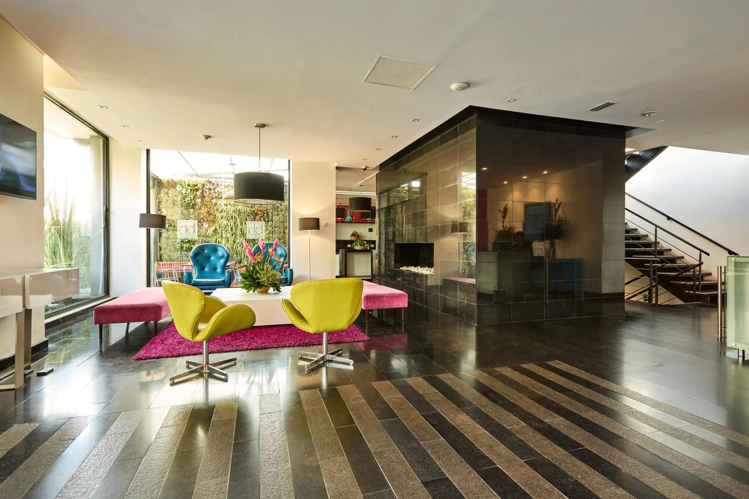 Lobby or reception in Hotel bh Parque 93