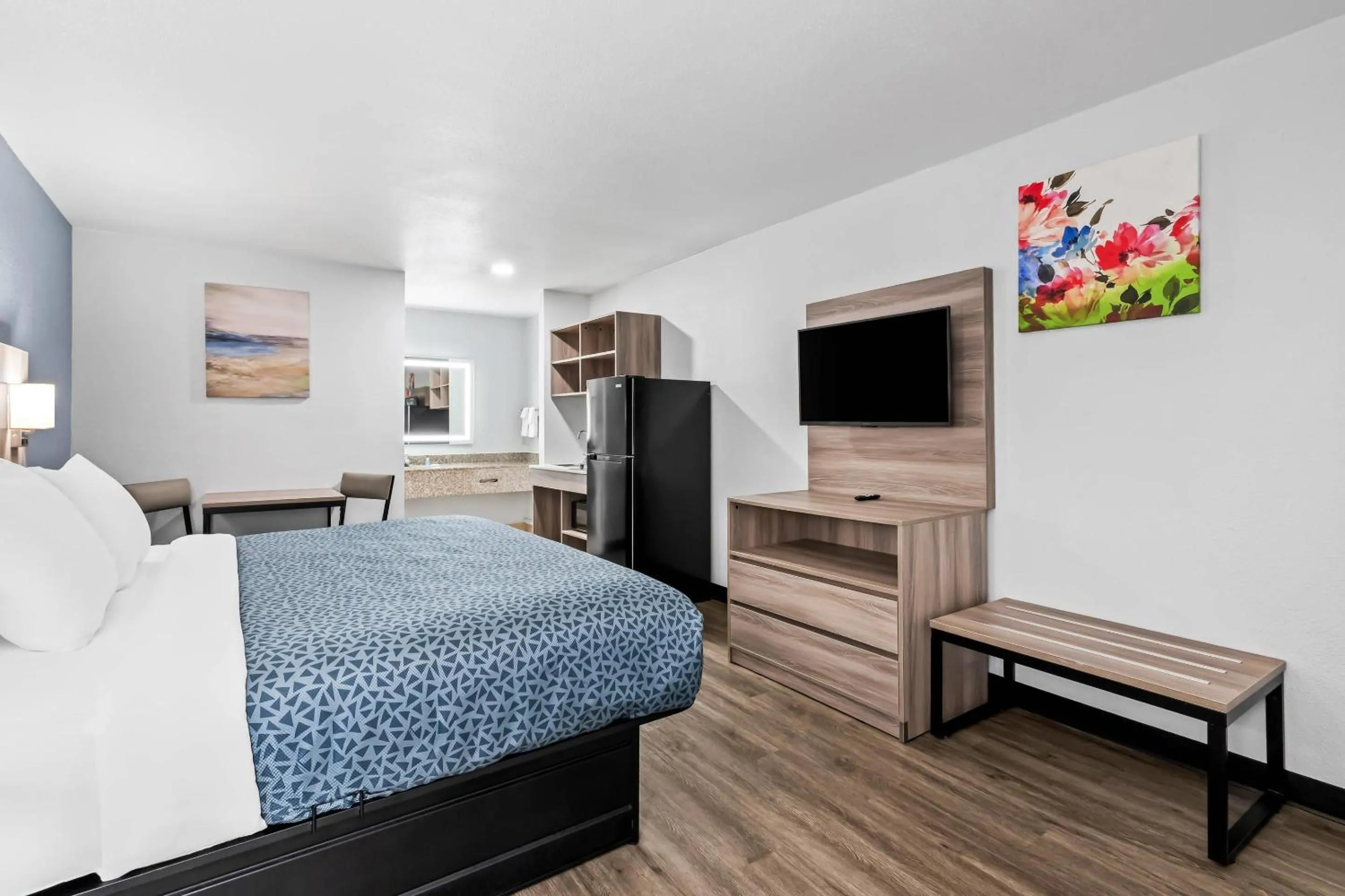 Bedroom, Bed in Suburban Studios Harvey - New Orleans