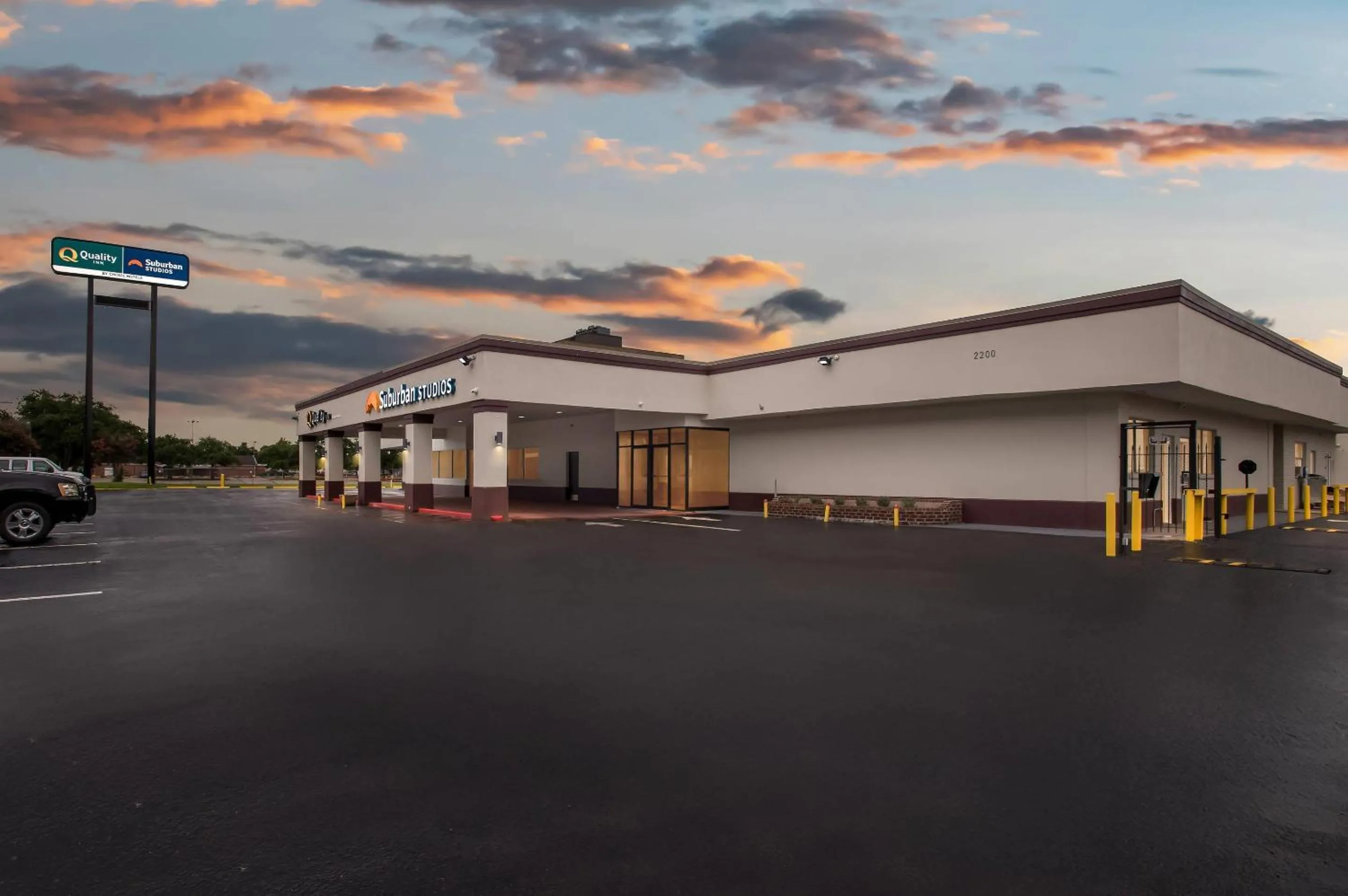 Property building in Suburban Studios Harvey - New Orleans