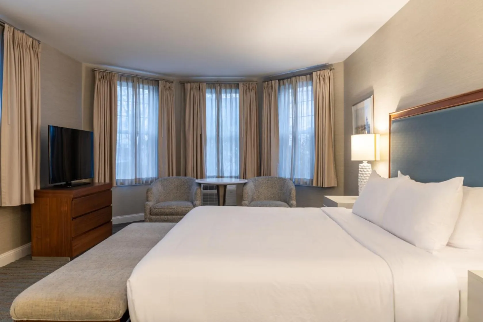 Bed in Anchorage by the Sea