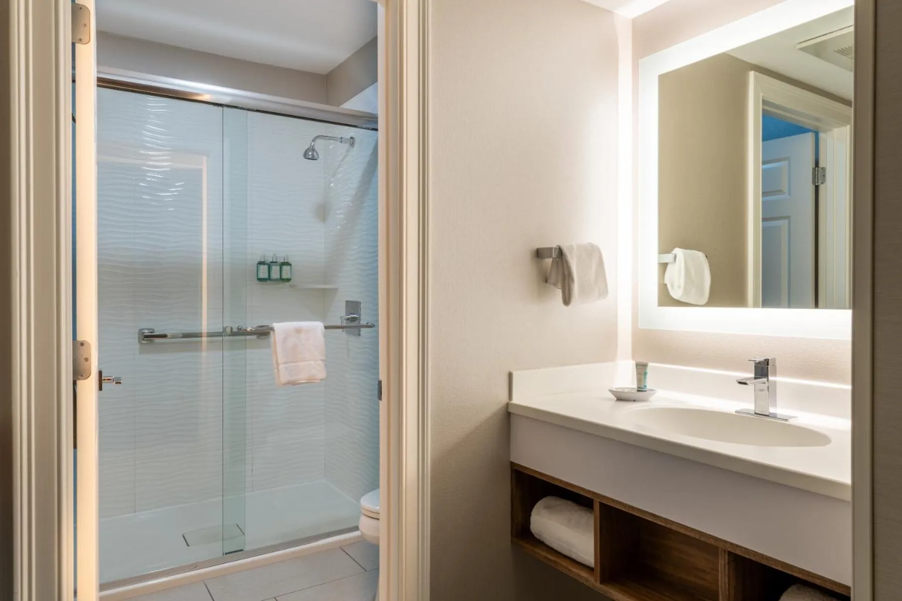 Bathroom in Anchorage by the Sea