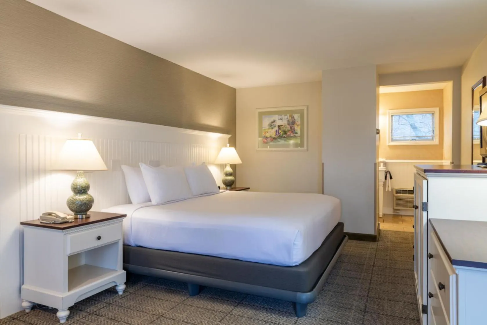 Bed in Anchorage by the Sea