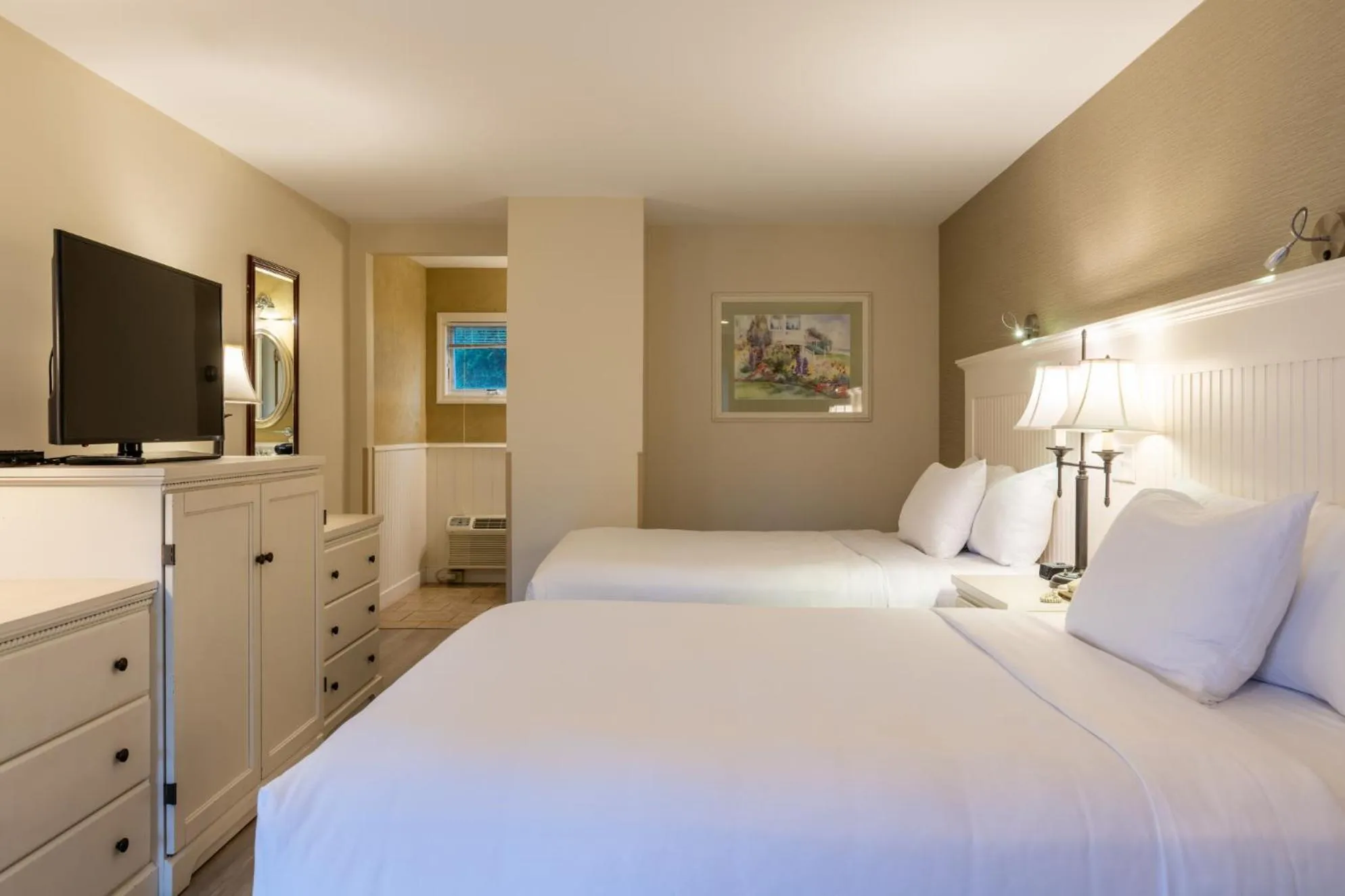 Bed in Anchorage by the Sea