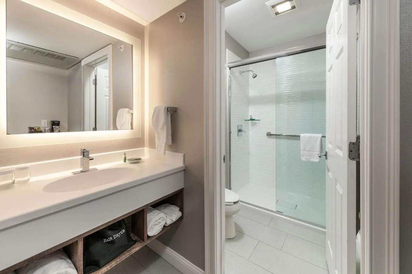 Bathroom in Anchorage by the Sea