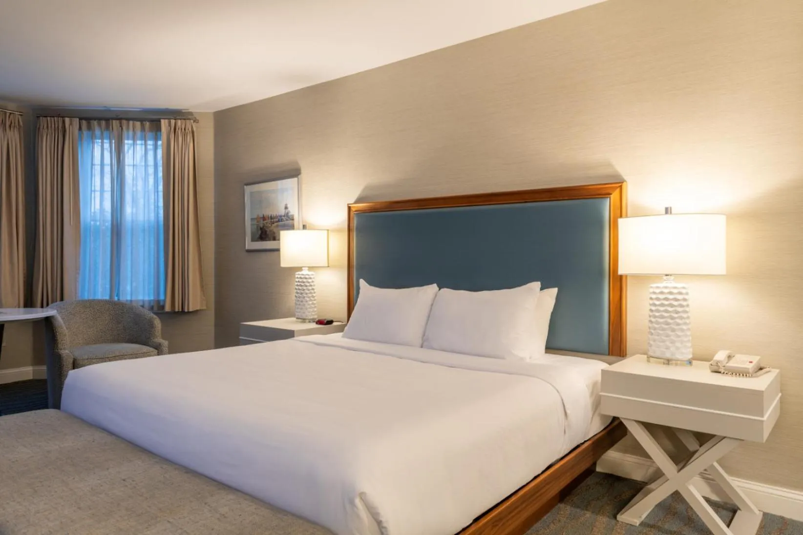 Bed in Anchorage by the Sea