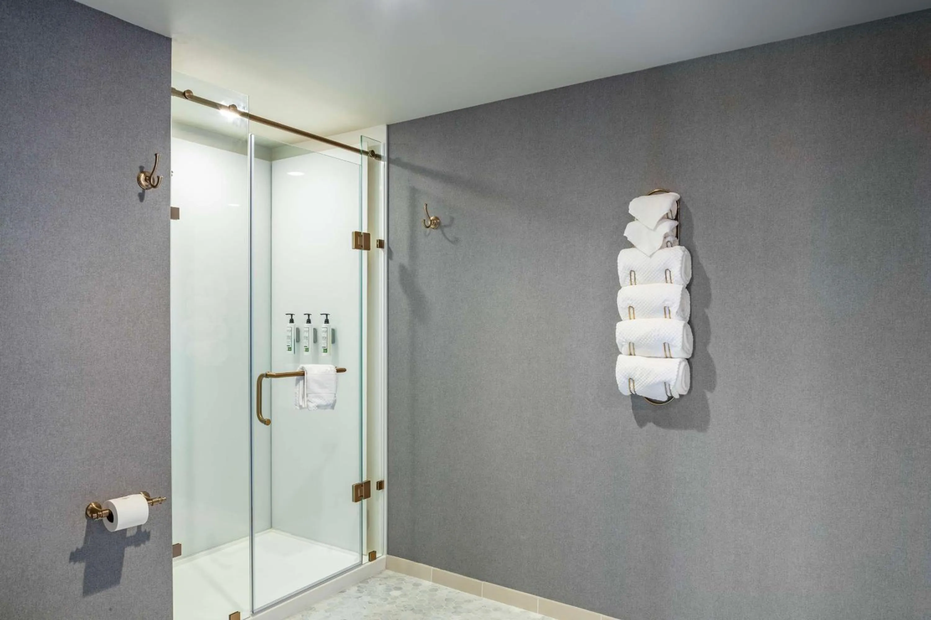 Bathroom in The Yorktowne Hotel, Tapestry Collection by Hilton