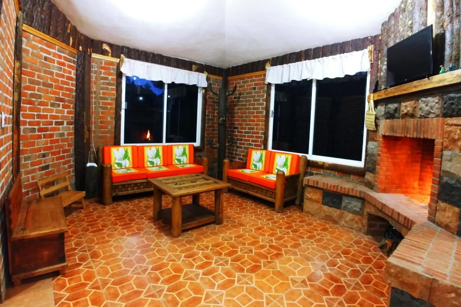 Communal lounge/ TV room in Senda Monarca
