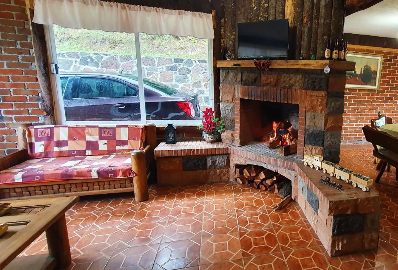 Communal lounge/ TV room in Senda Monarca