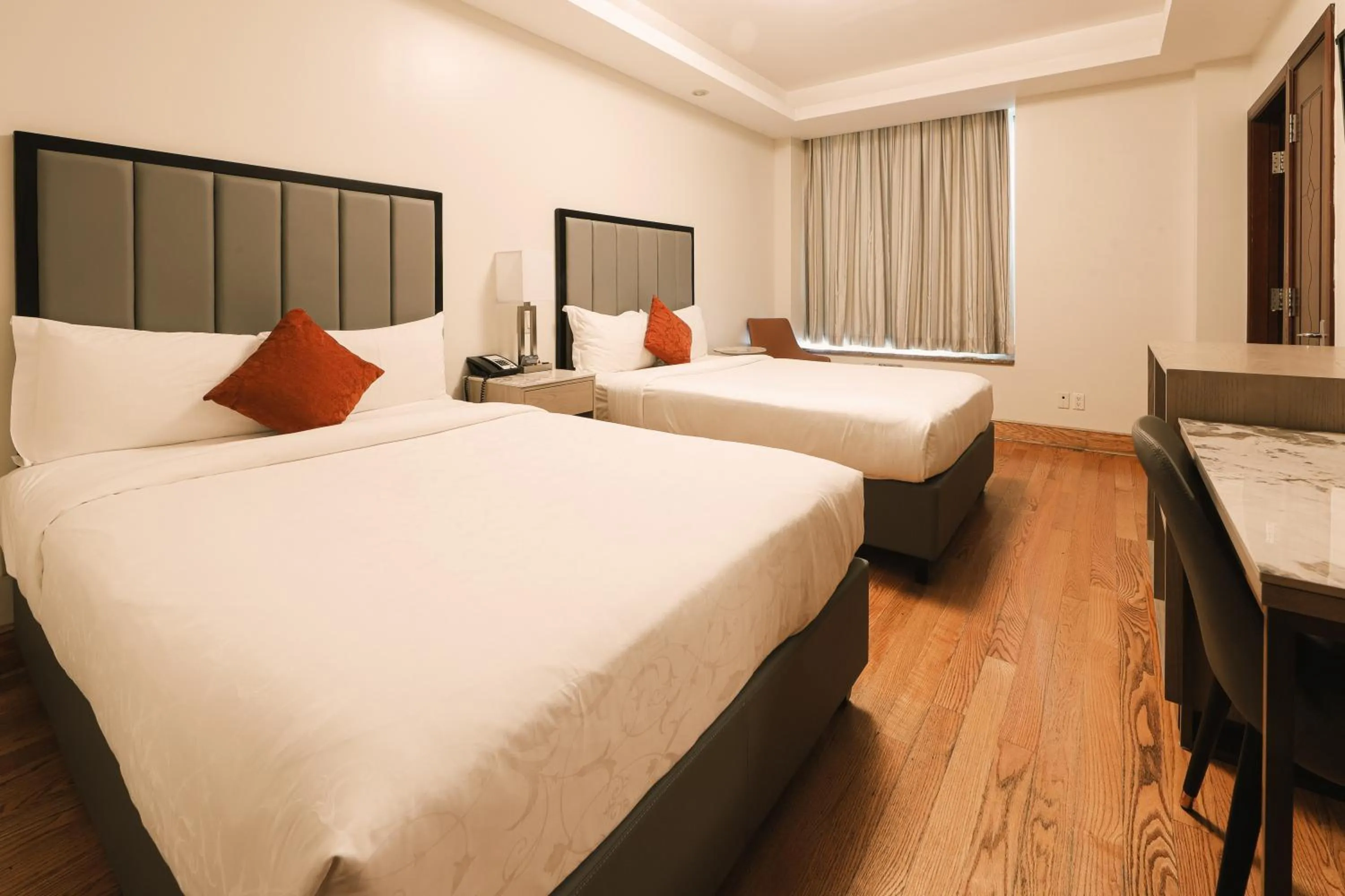 Bed in Asiatic Hotel - Flushing