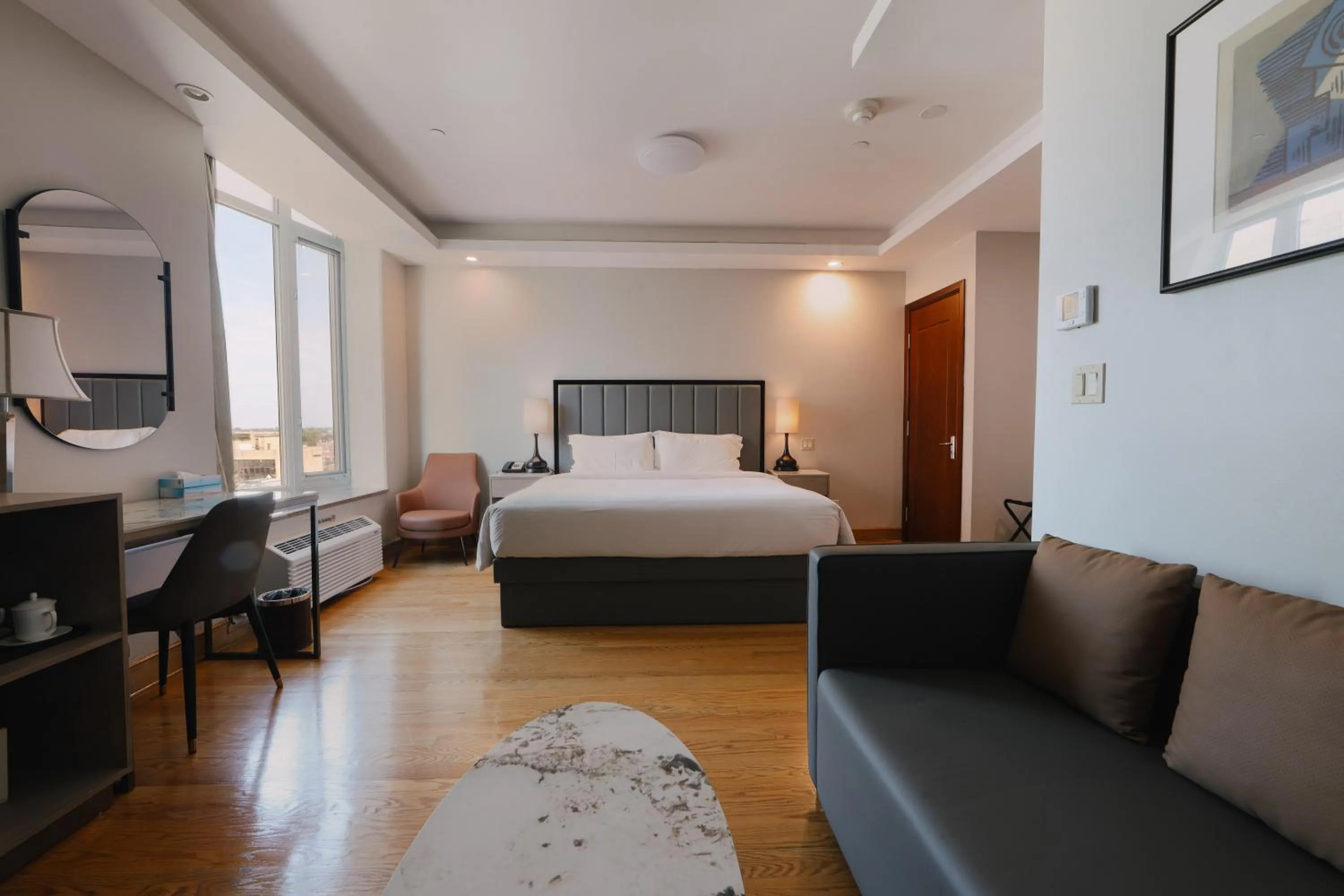 Bedroom, Bed in Asiatic Hotel - Flushing