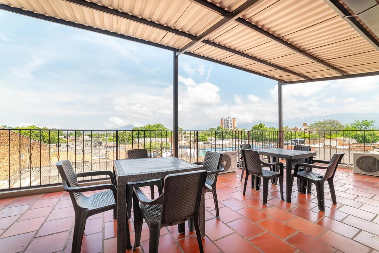 Restaurant/places to eat in Ayenda Zhena