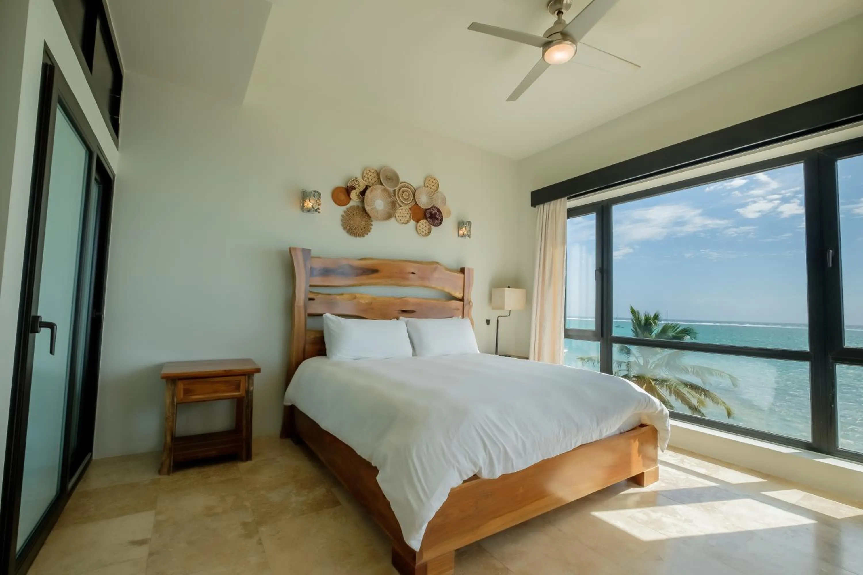 Bedroom, Bed in Diamante Beachfront Suites