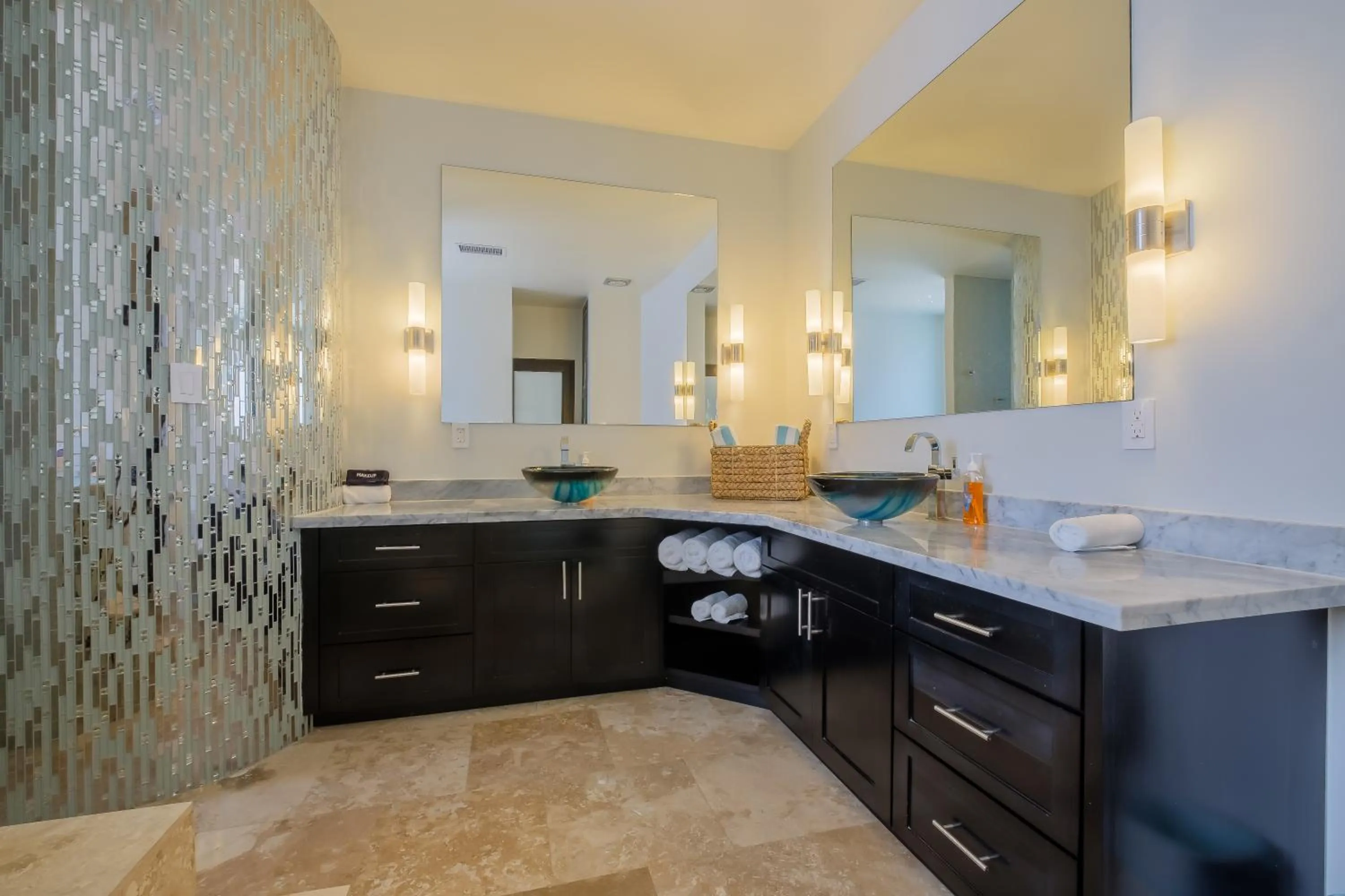 Bathroom in Diamante Beachfront Suites