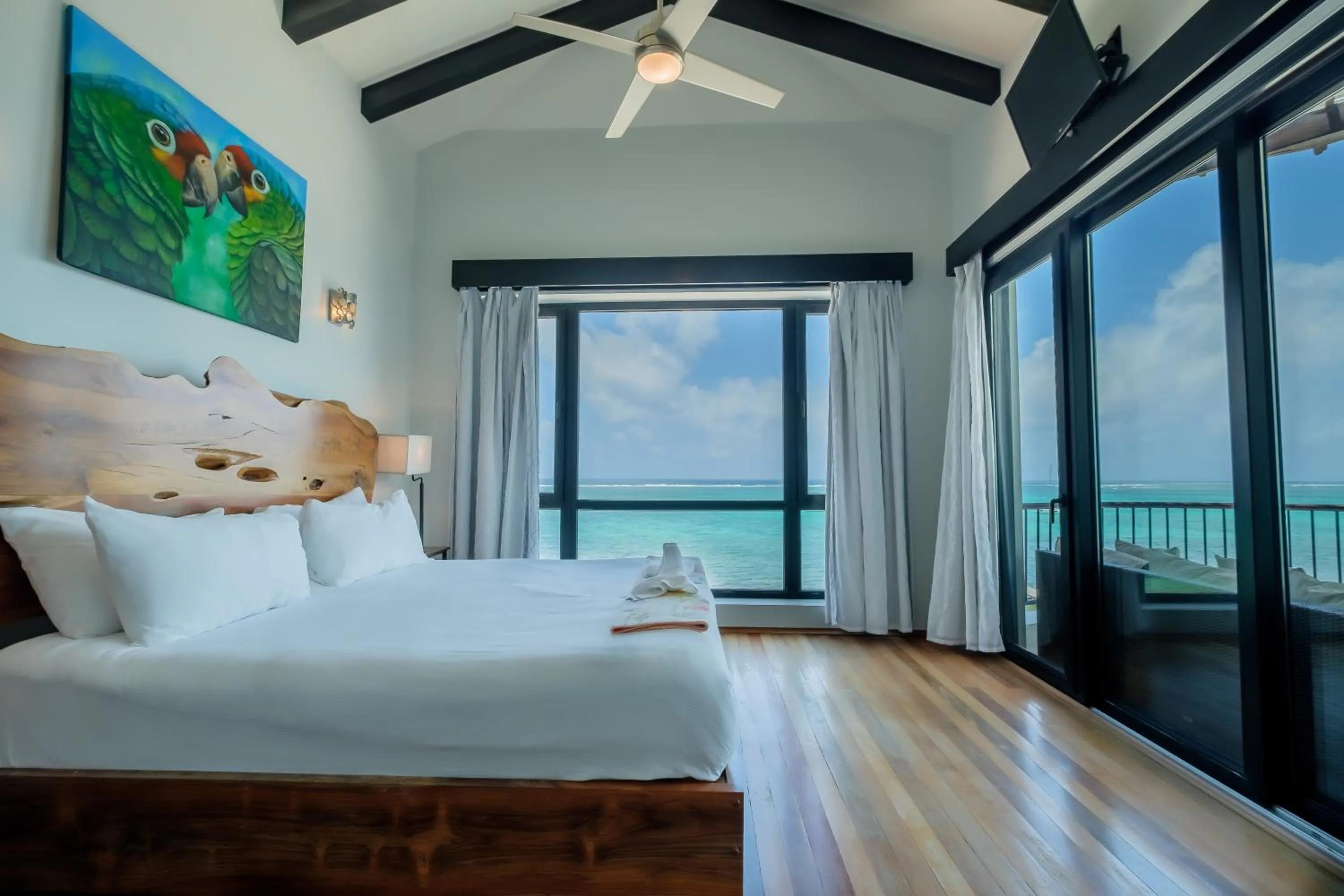 Bedroom, Bed in Diamante Beachfront Suites