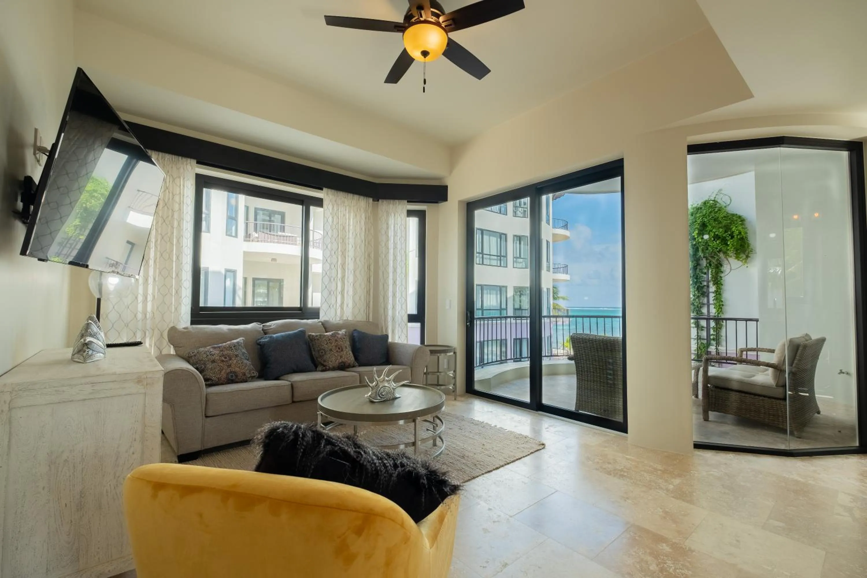 Living room in Diamante Beachfront Suites