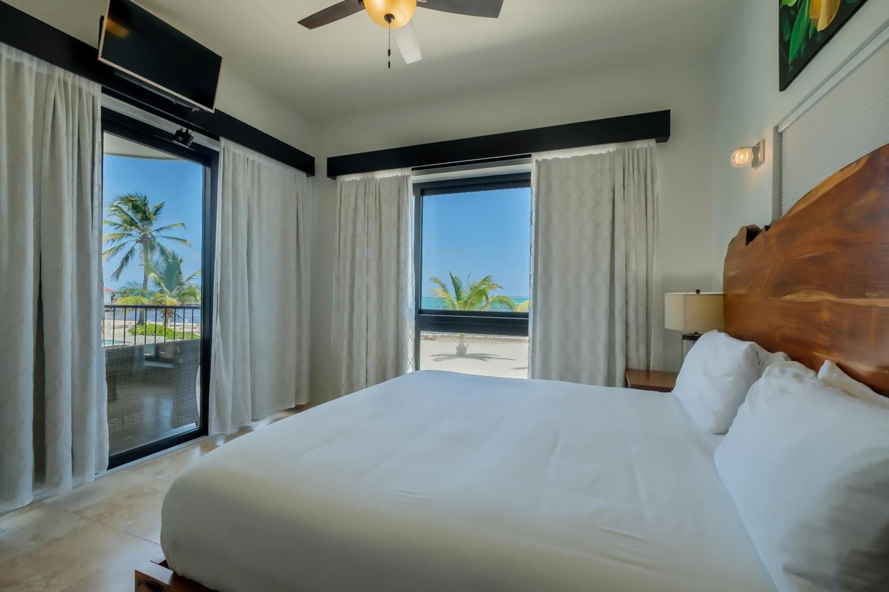 Bedroom, Bed in Diamante Beachfront Suites