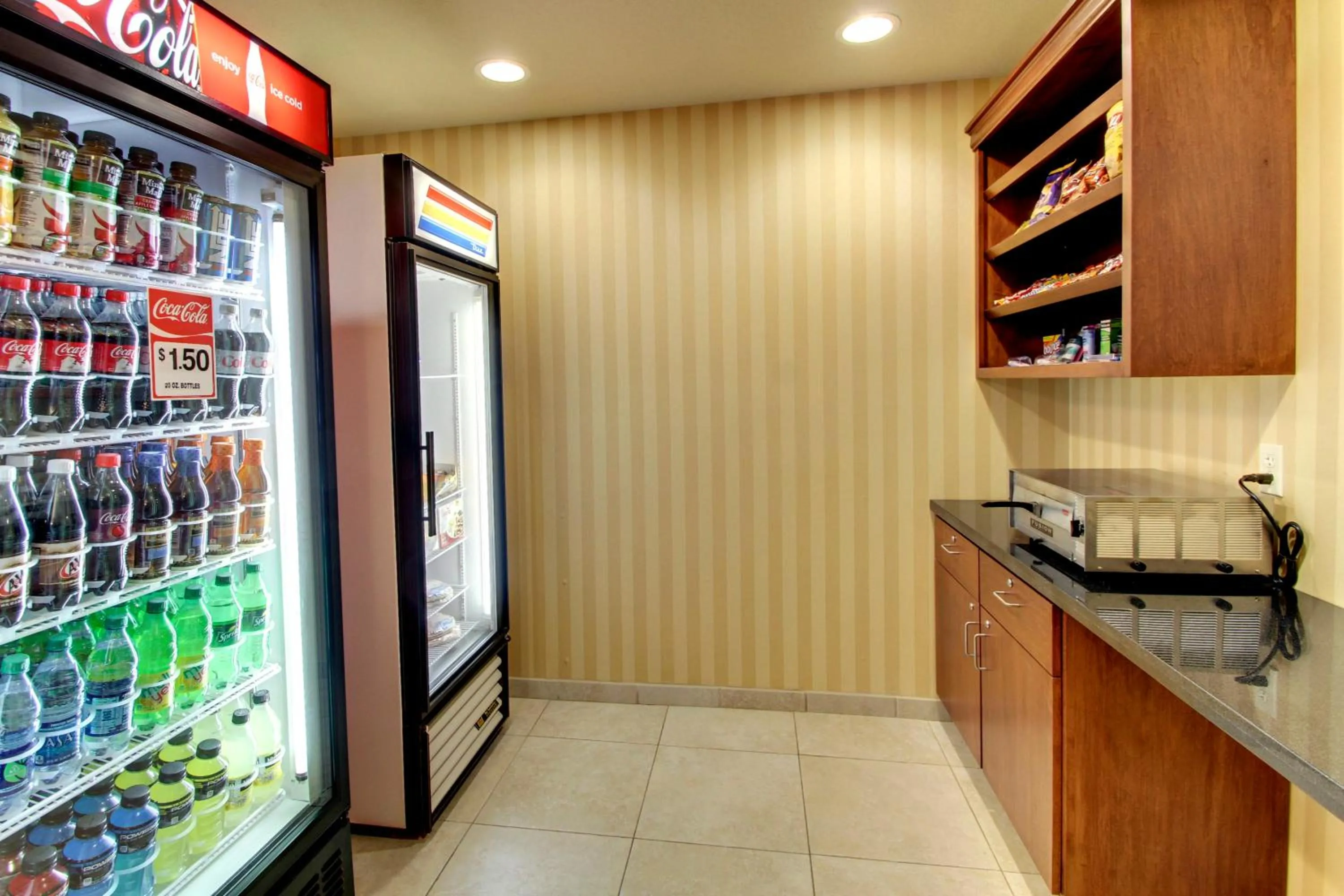 On-site shops in Cobblestone Hotel - Wayne