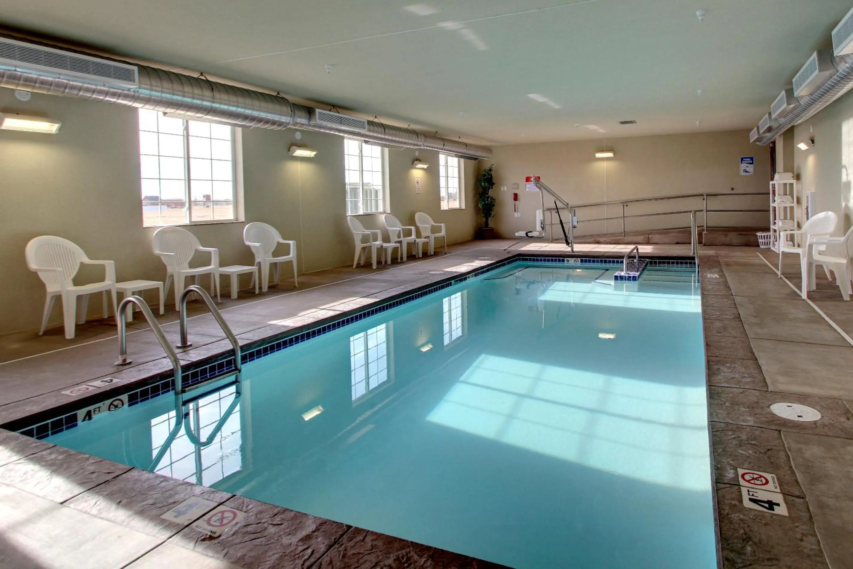 Swimming pool in Cobblestone Hotel - Wayne