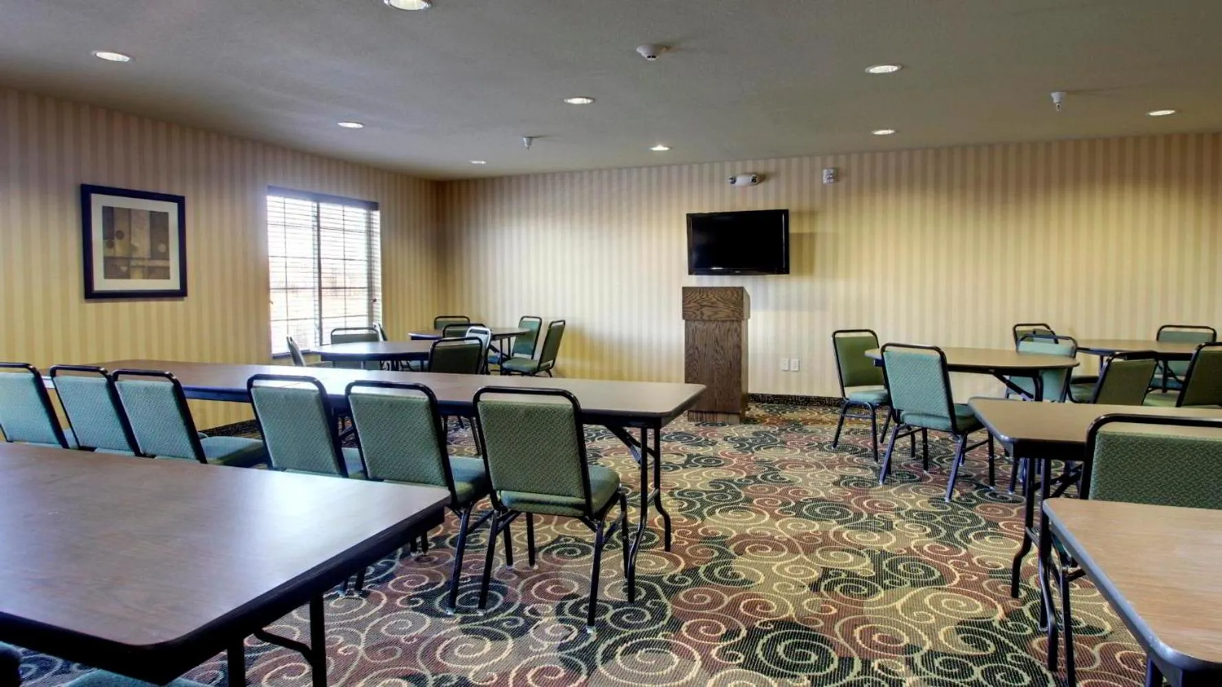 Business facilities in Cobblestone Hotel - Wayne
